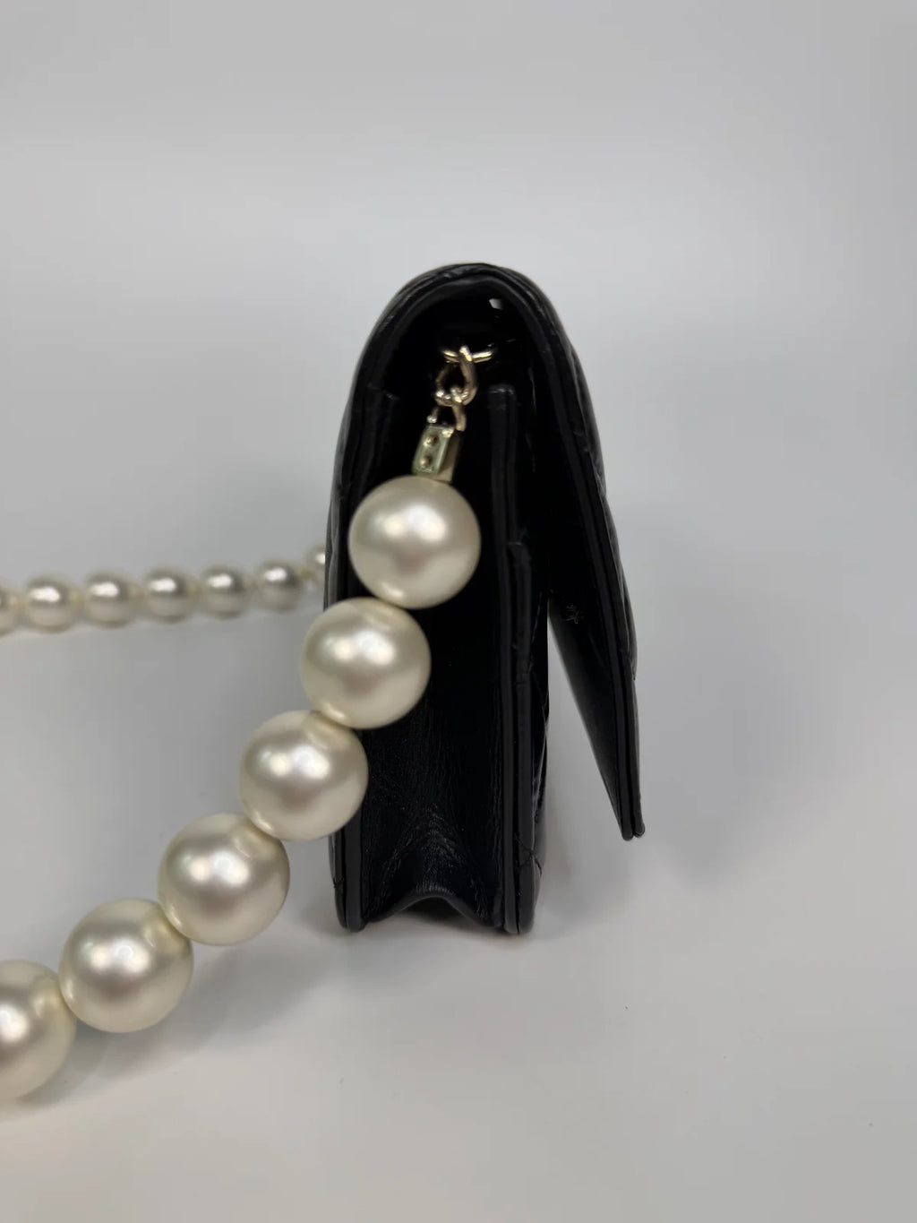 CHANEL PEARL WALLET ON CHAIN IN BLACK LAMBSKIN LEATHER WITH PALE GOLD HARDWARE