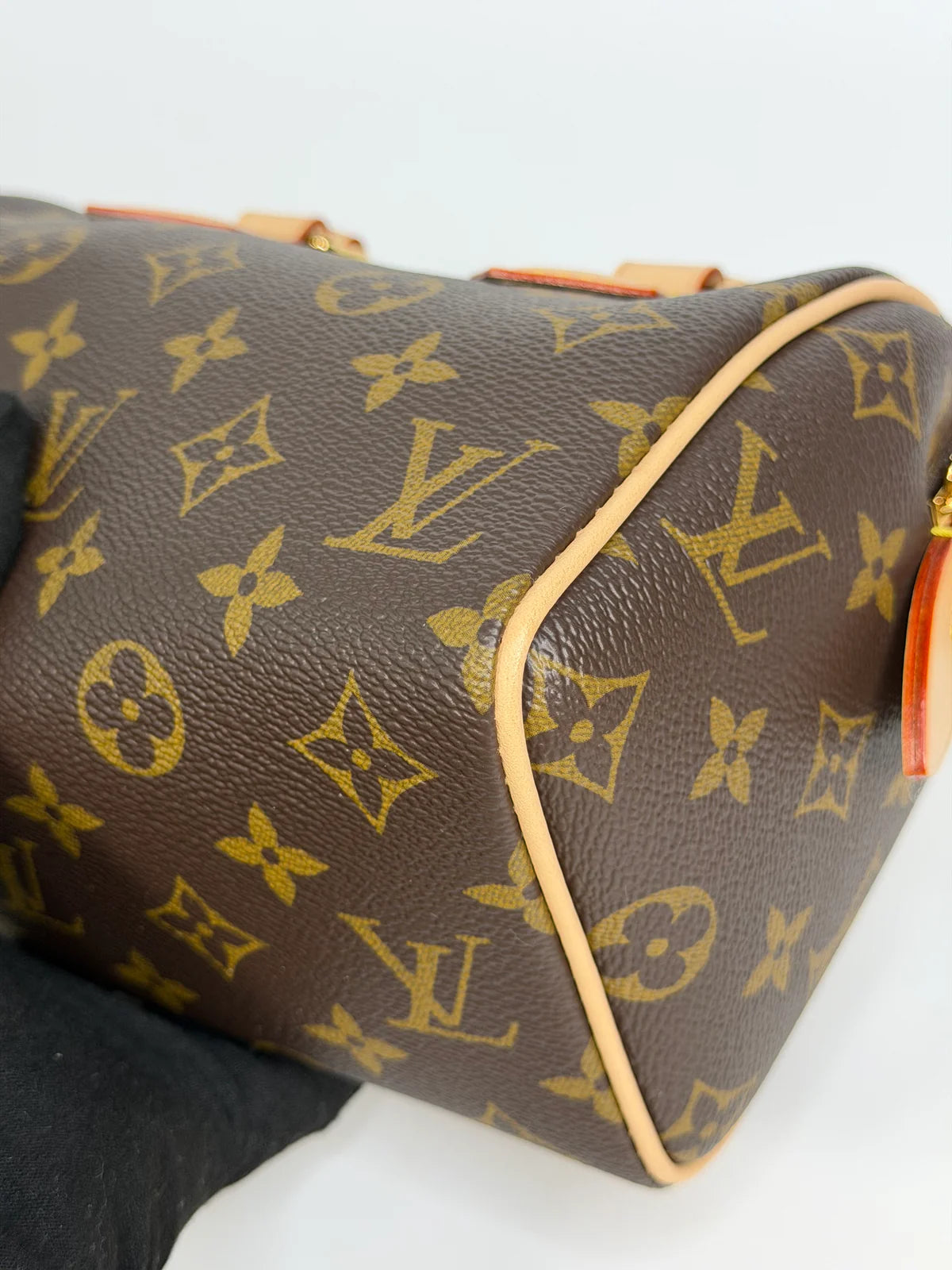 LOUIS VUITTON SPEEDY 20 IN MONOGRAM CANVAS WITH GOLD HARDWARE