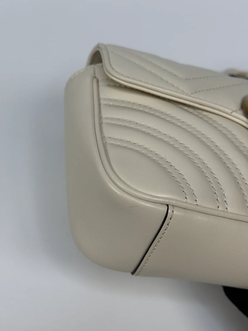 GUCCI GG SMALL MARMONT MATELASSE SHOULDER BAG