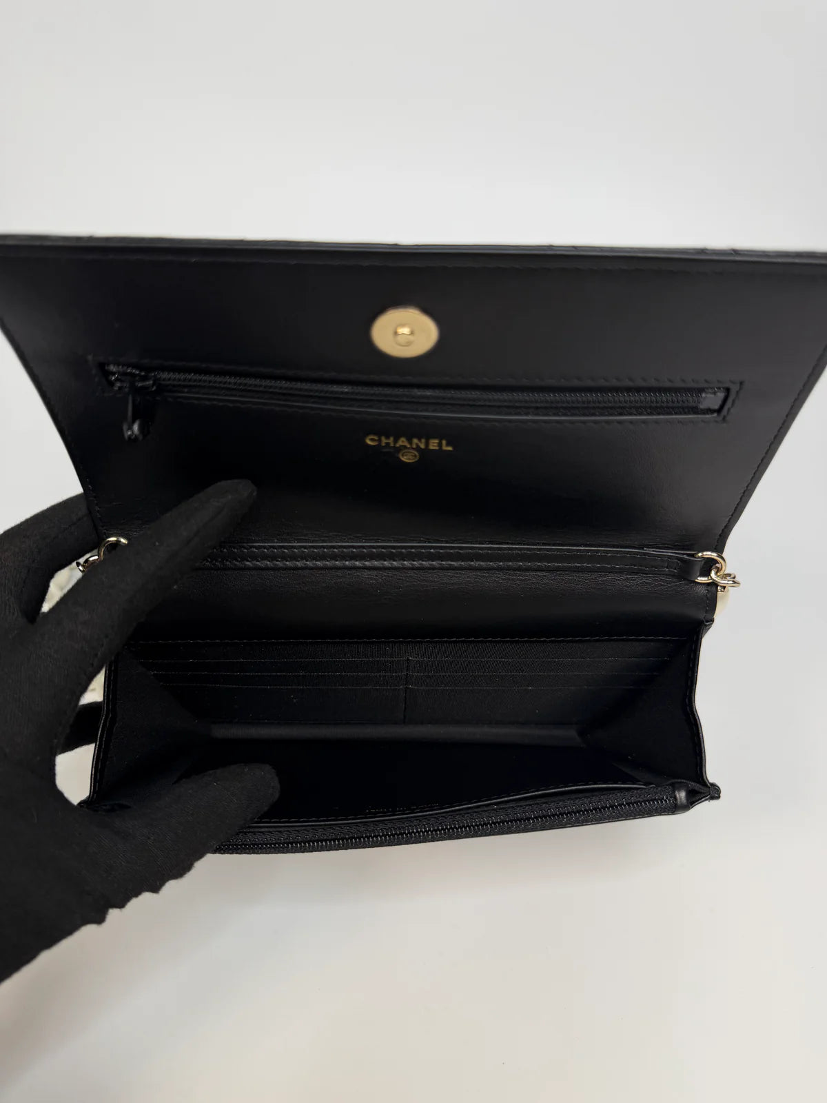 CHANEL PEARL WALLET ON CHAIN IN BLACK LAMBSKIN LEATHER WITH PALE GOLD HARDWARE