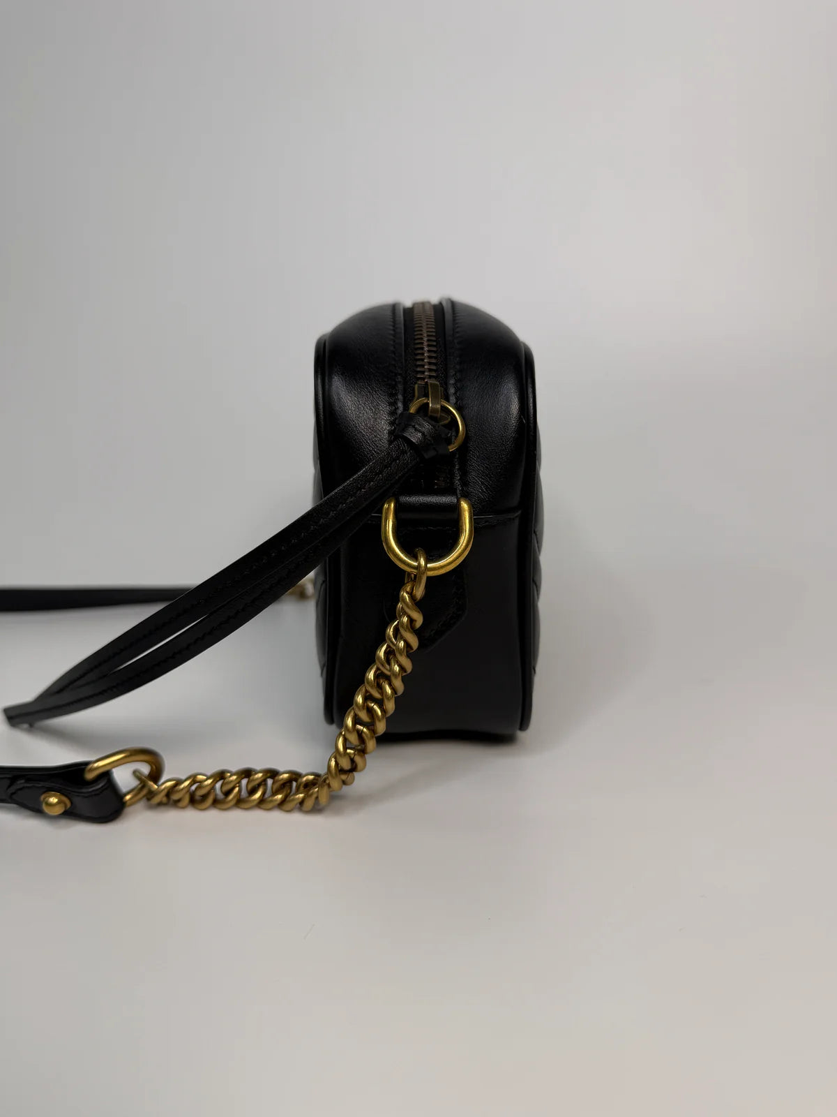 GUCCI SMALL MARMONT CAMERA BAG IN BLACK LEATHER WITH GOLD HARDWARE