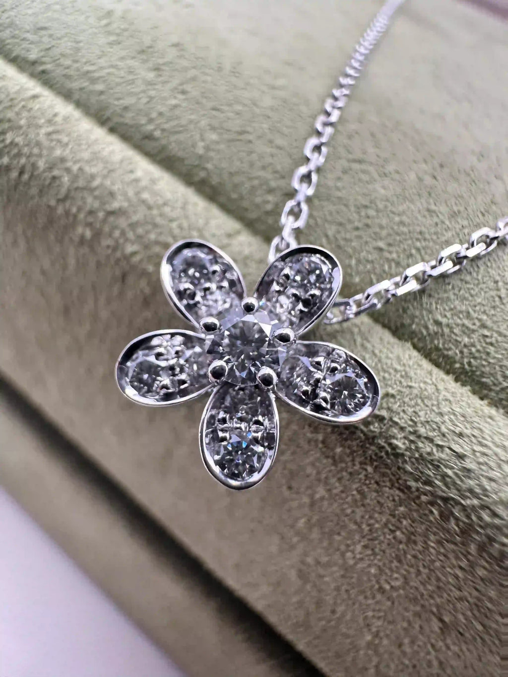 Van cleef and Arpels Socrate Pendant
