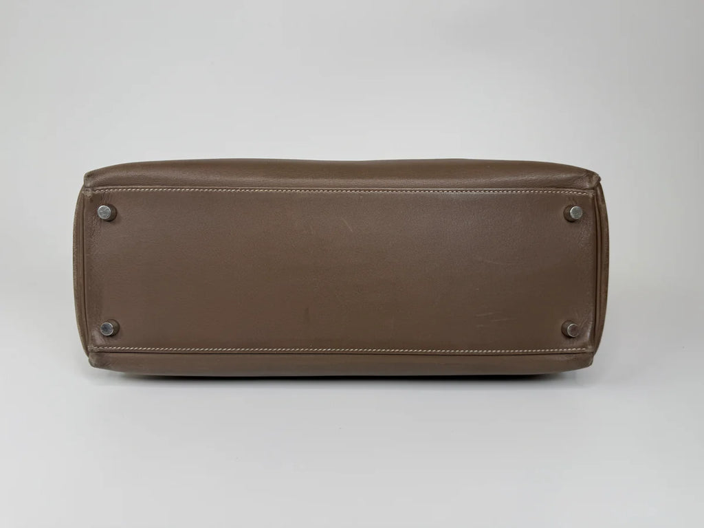 HERMÈS KELLY 32 IN ETOUPE SWIFT LEATHER WITH PALLADIUM HARDWARE