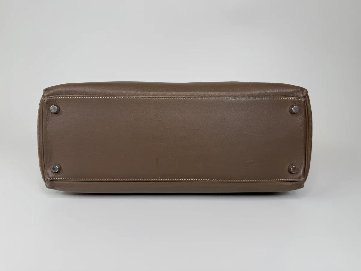 HERMÈS KELLY 32 IN ETOUPE SWIFT LEATHER WITH PALLADIUM HARDWARE