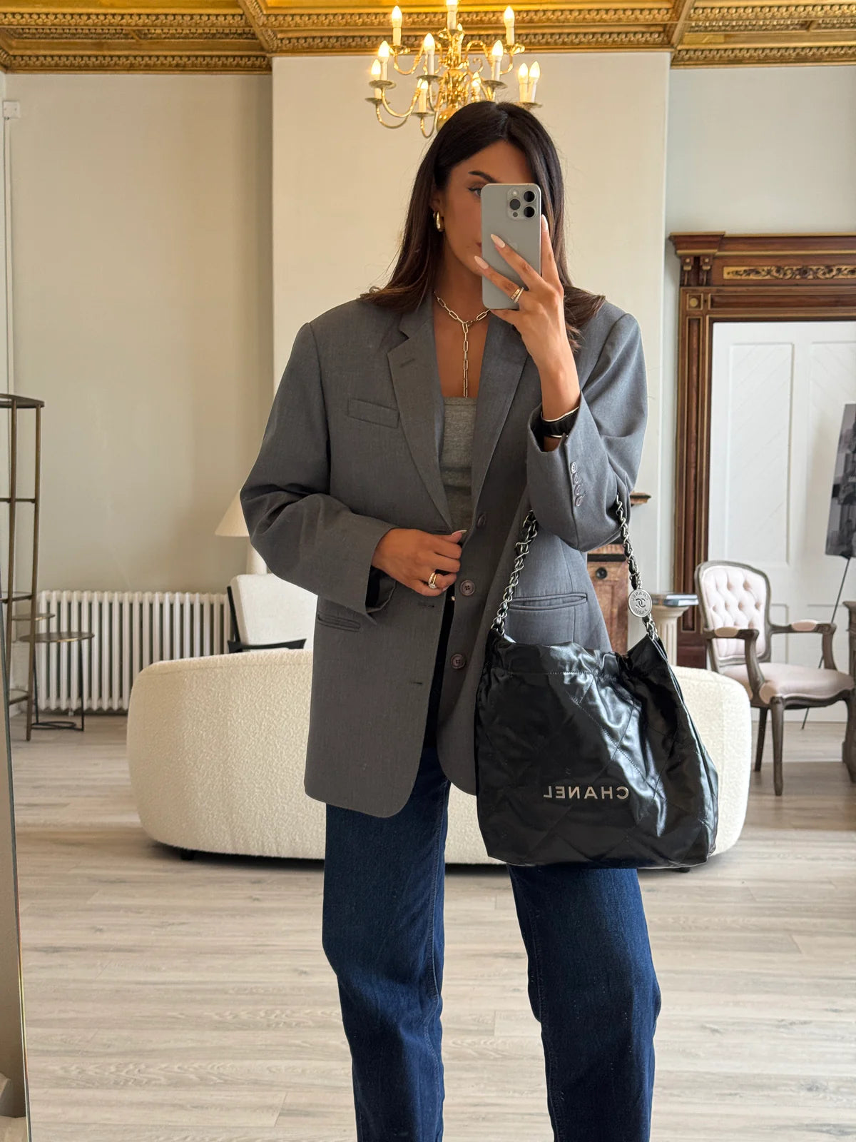 CHANEL 22 HANDBAG IN BLACK CALFSKIN LEATHER WITH SHW