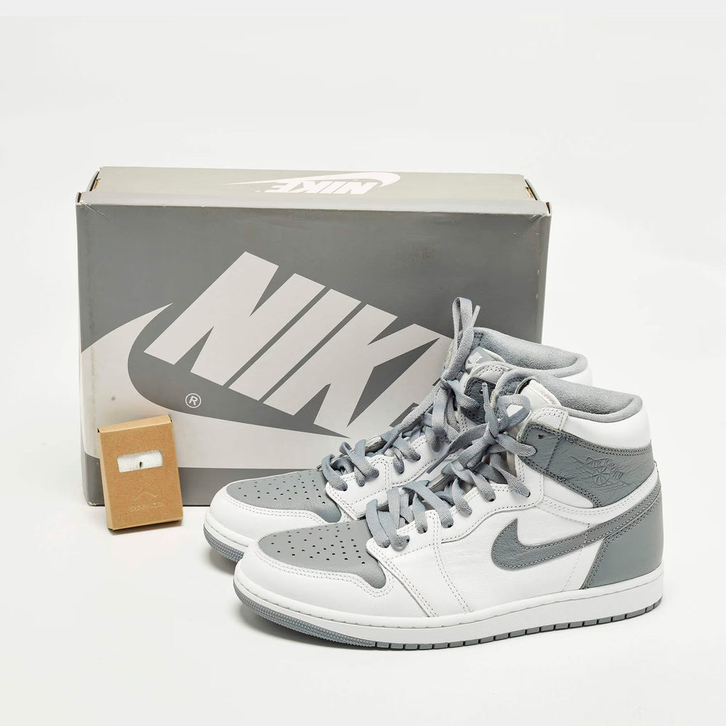 Air Jordans Jordan 1 Retro OG Stealth Size 44.5 White/Grey Leather High Top Sneakers