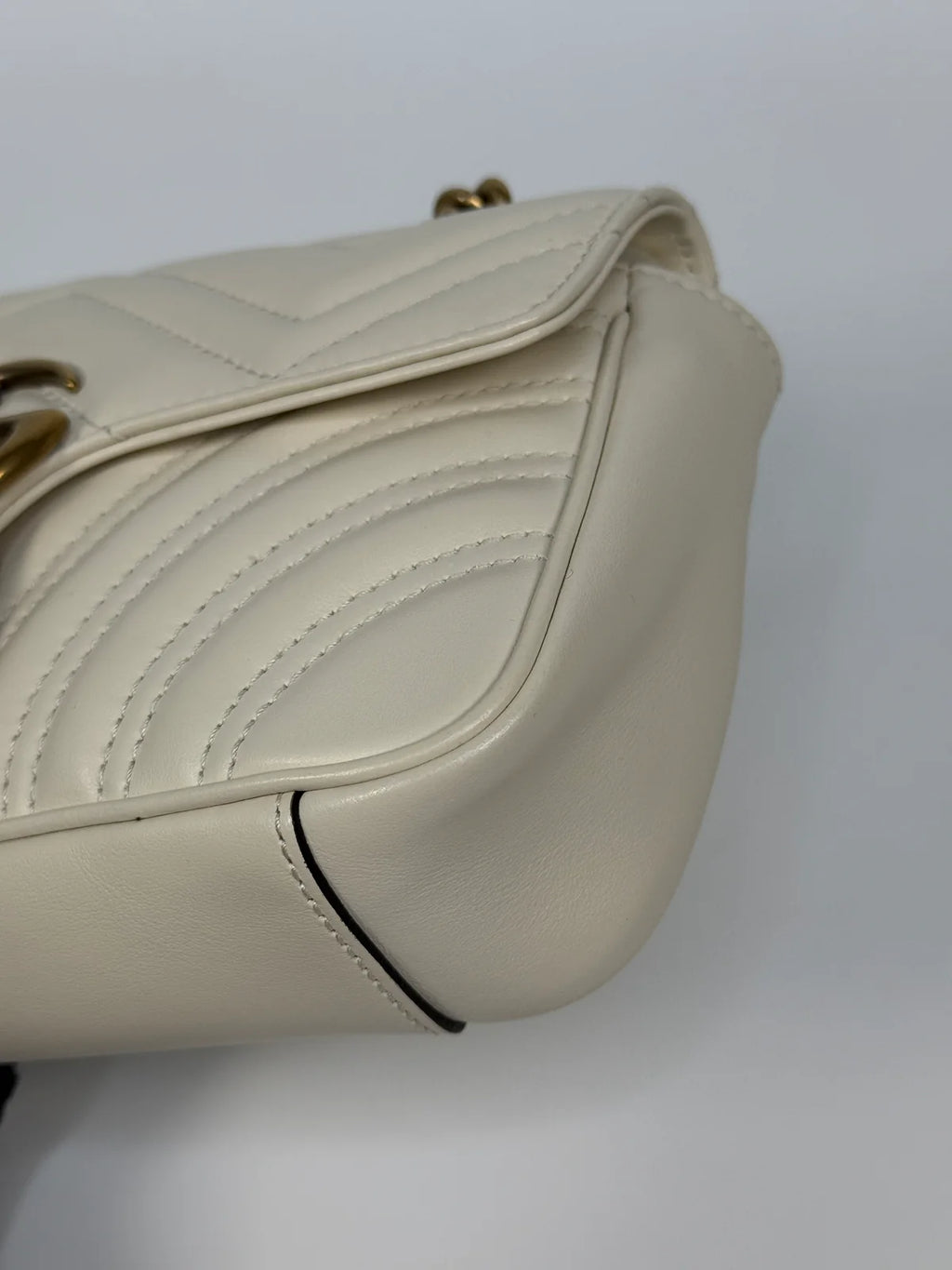 GUCCI GG SMALL MARMONT MATELASSE SHOULDER BAG