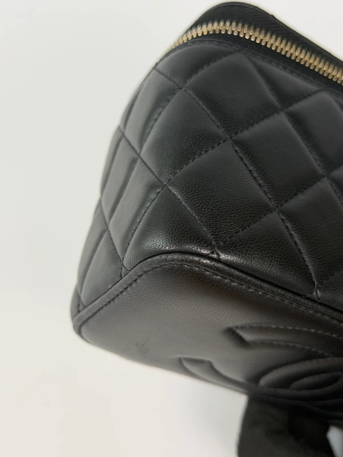 CHANEL QUILTED PEARL CRUSH MINI VANITY IN BLACK LAMBSKIN LEATHER WITH GOLD HARDWARE