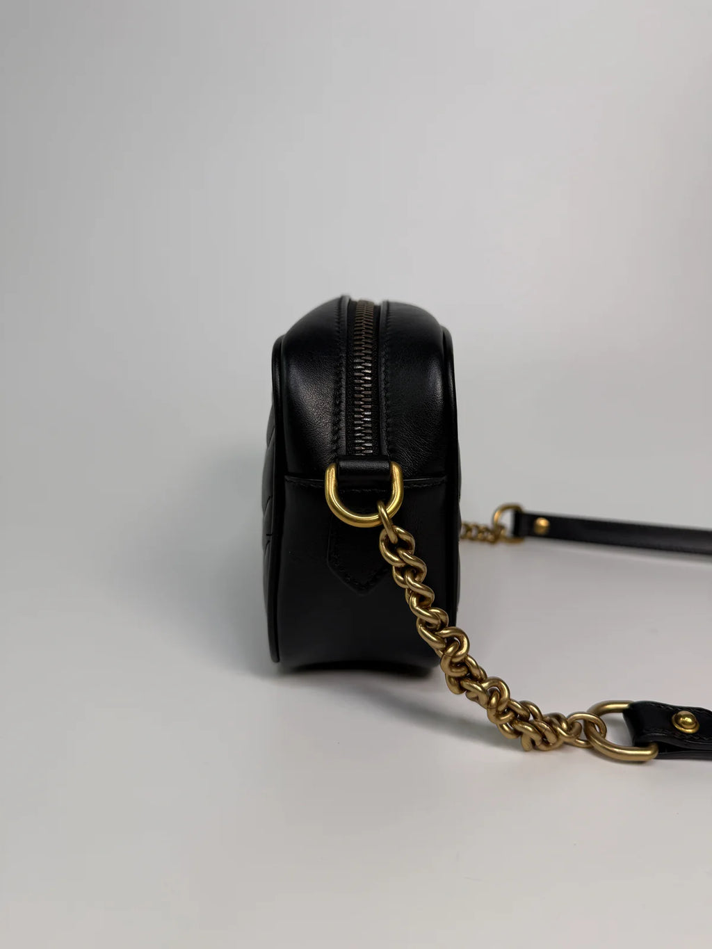 GUCCI SMALL MARMONT CAMERA BAG IN BLACK LEATHER WITH GOLD HARDWARE