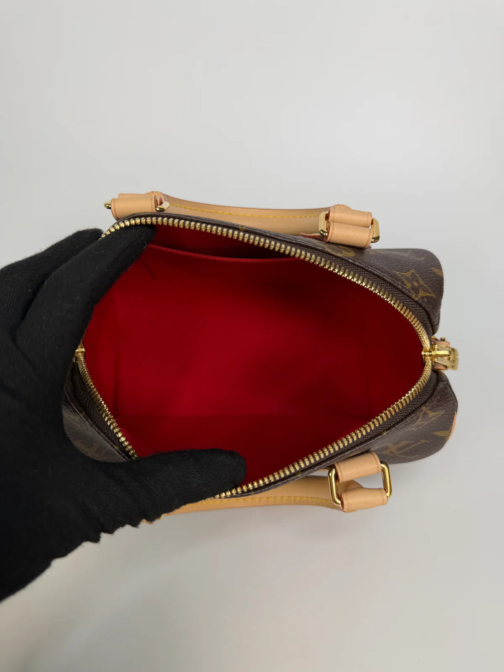 LOUIS VUITTON SPEEDY 20 IN MONOGRAM CANVAS WITH GOLD HARDWARE