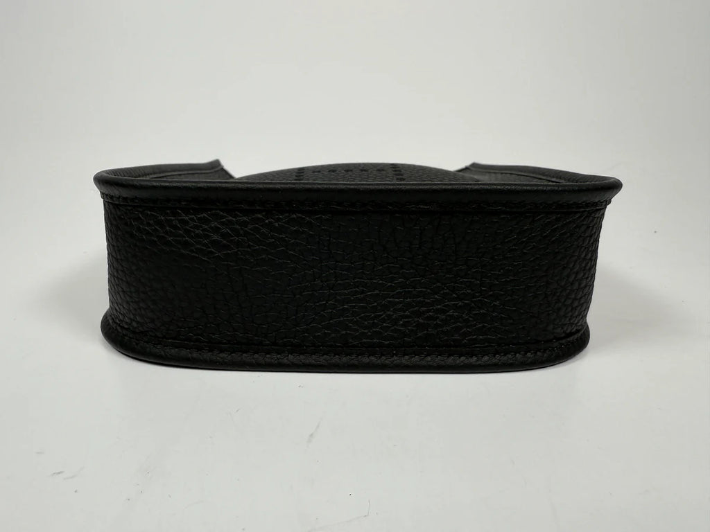 HERMÈS EVELYNE TPM BLACK CLEMENCE LEATHER GOLD HARDWARE