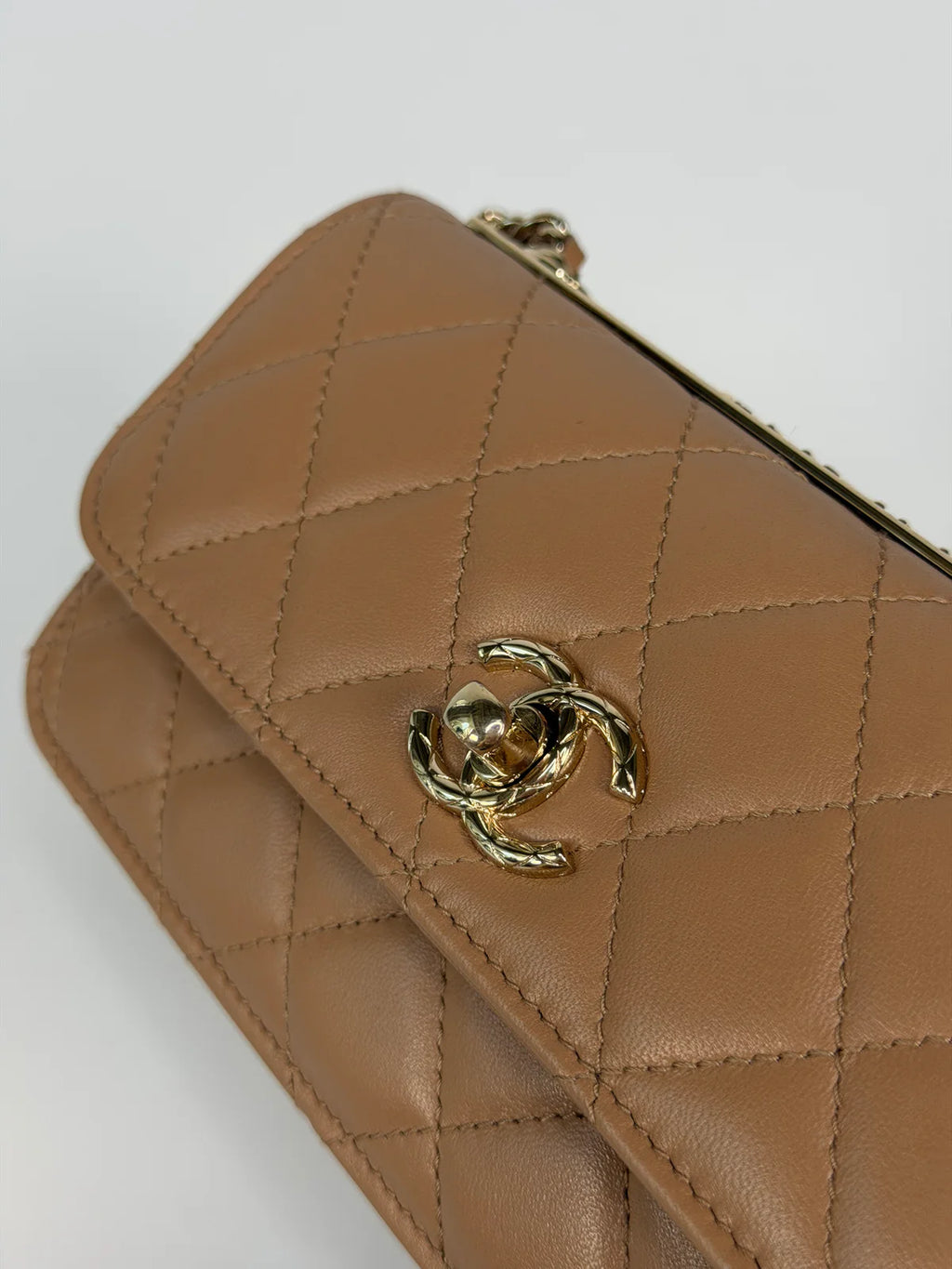 CHANEL TRENDY WALLET ON CHAIN IN BEIGE LAMBSKIN WITH GOLD HARDWARE