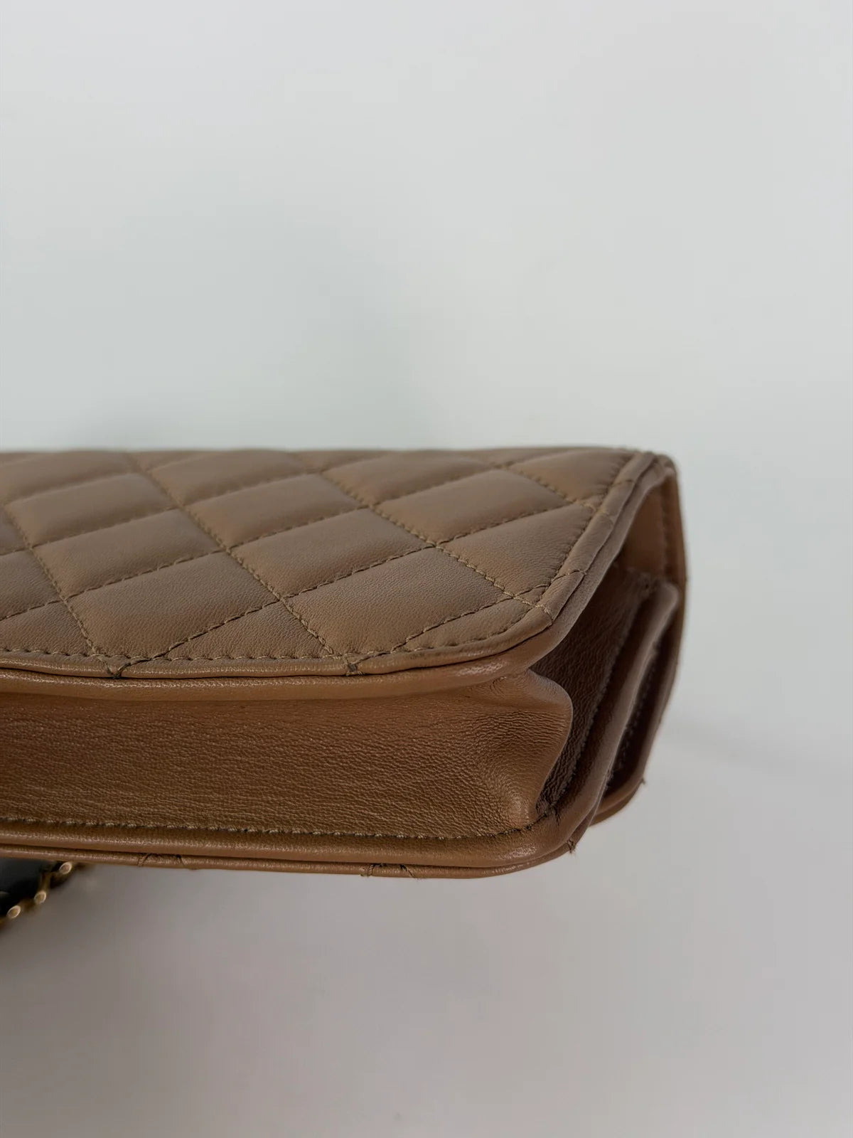 CHANEL TRENDY WALLET ON CHAIN IN BEIGE LAMBSKIN WITH GOLD HARDWARE