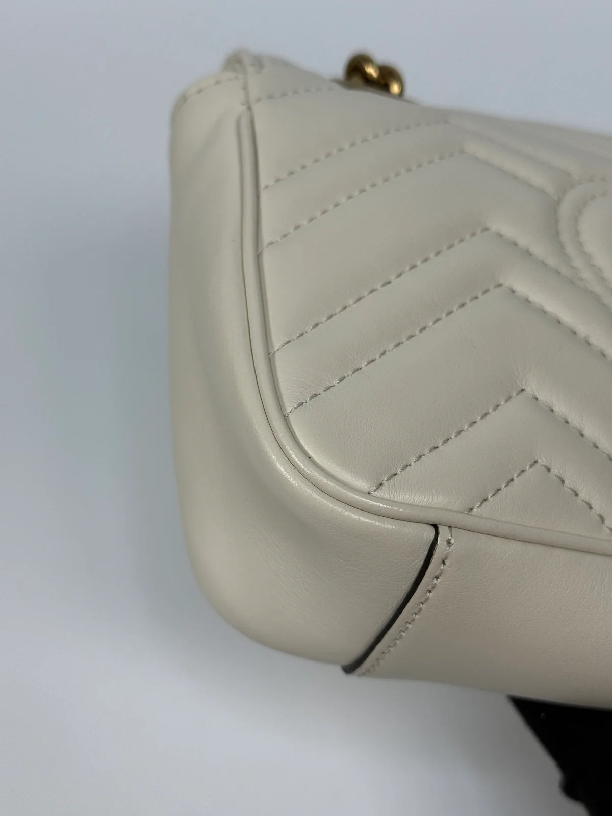 GUCCI GG SMALL MARMONT MATELASSE SHOULDER BAG