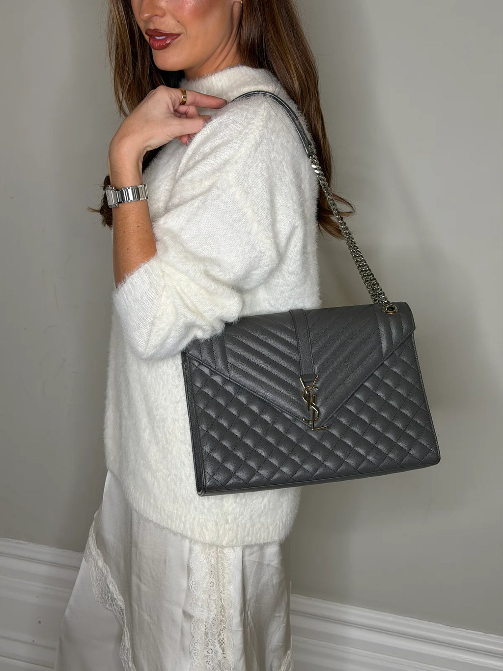SAINT LAURENT LARGE GREY GRAINED LEATHER ENVELOPE SHOULDER BAG
