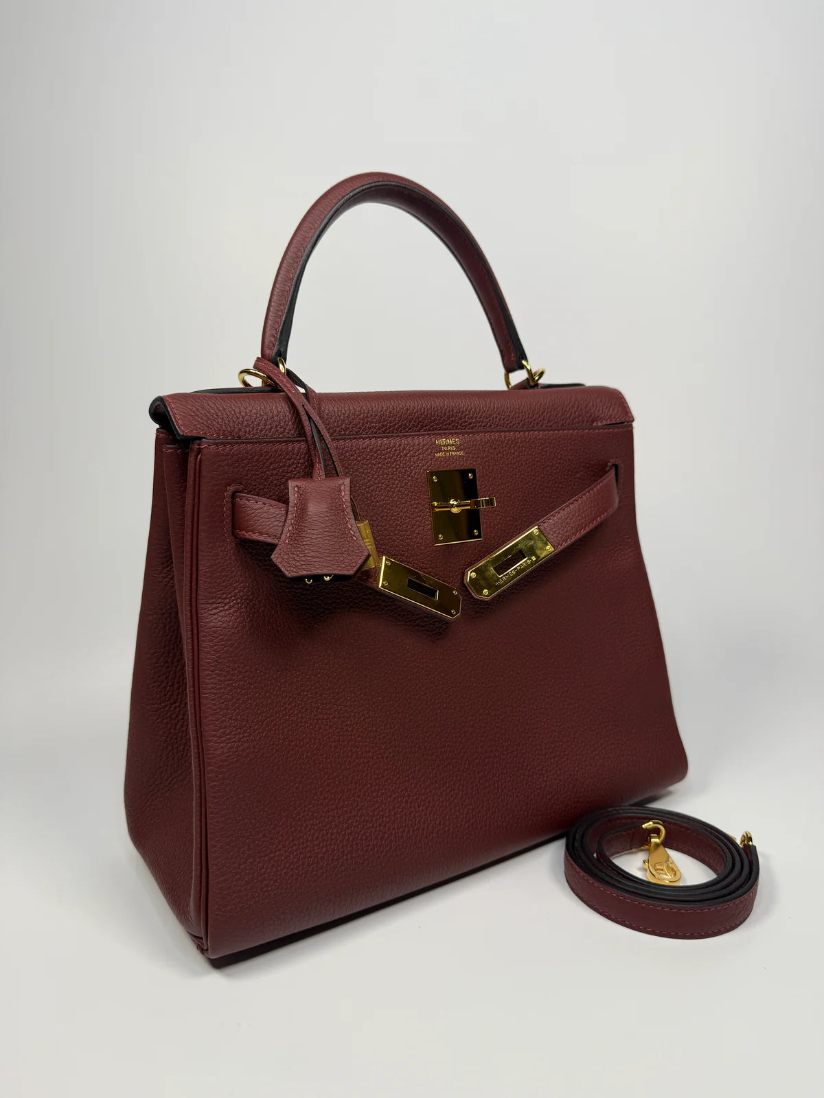 HERMÈS KELLY 28 IN ROUGE H TOGO LEATHER WITH GOLD HARDWARE