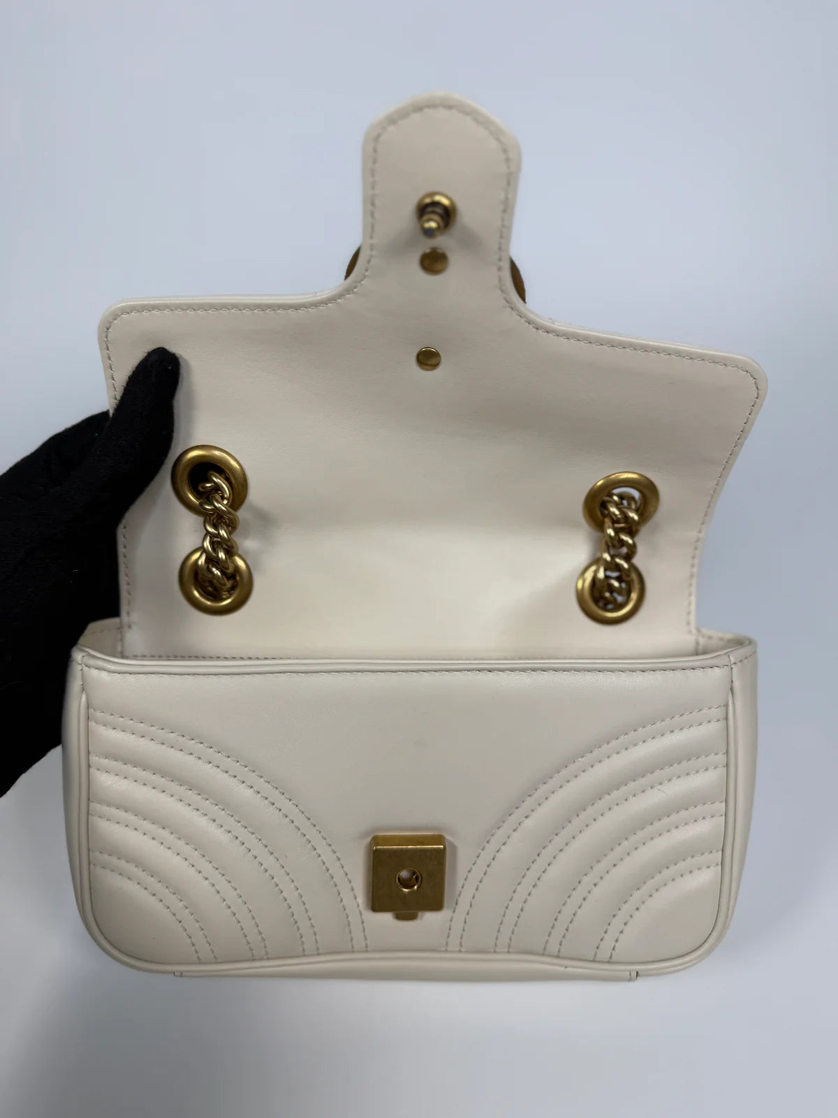 GUCCI GG SMALL MARMONT MATELASSE SHOULDER BAG