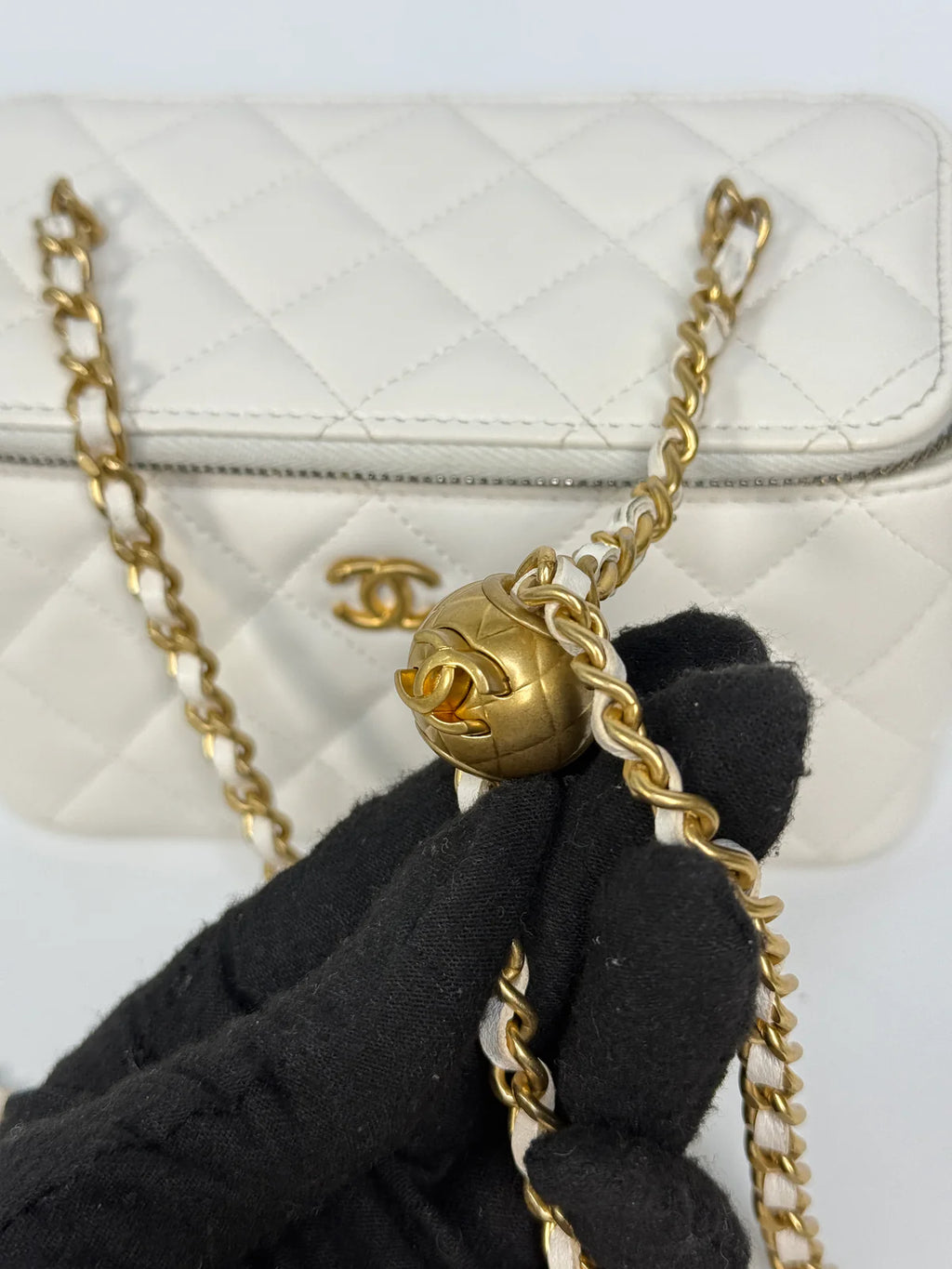 CHANEL QUILTED PEARL CRUSH MINI VANITY IN WHITE LAMBSKIN LEATHER WITH AGED GOLD HARDWARE
