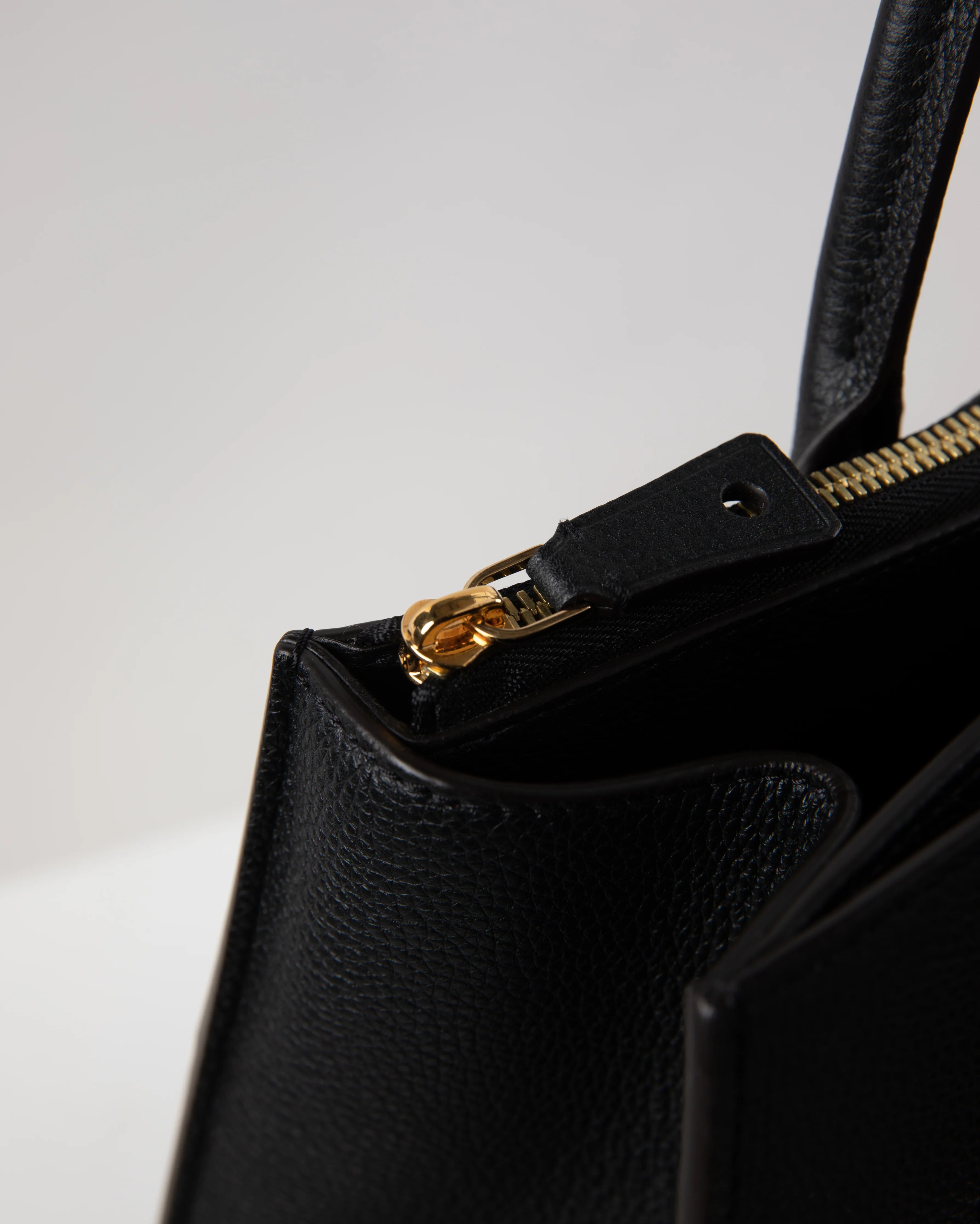 Louis Vuitton City Steamer Bag MM in Black