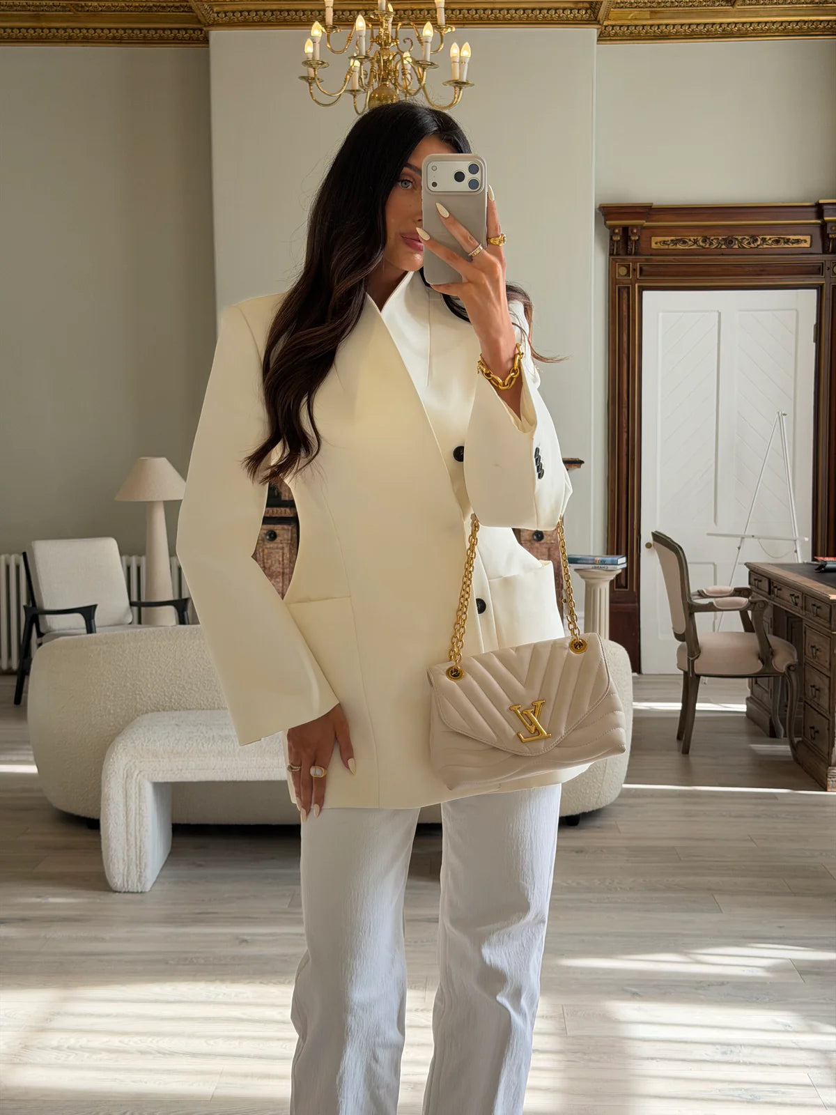 LOUIS VUITTON NEW WAVE CHAIN SHOULDER BAG IN IVORY CALF LEATHER WITH GOLD HARDWARE