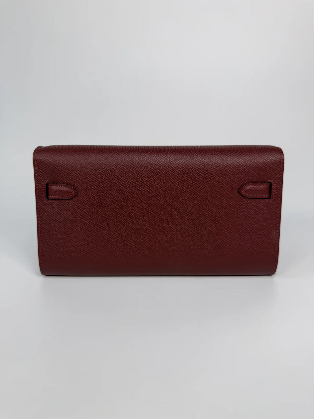 HERMÈS KELLY TO GO IN BURGUNDY EPSOM LEATHER WITH GOLD HARDWARE