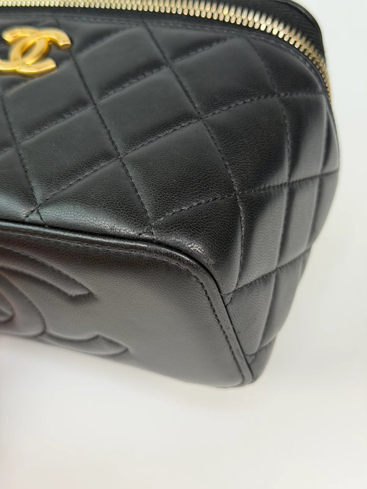CHANEL QUILTED PEARL CRUSH MINI VANITY IN BLACK LAMBSKIN LEATHER WITH GOLD HARDWARE