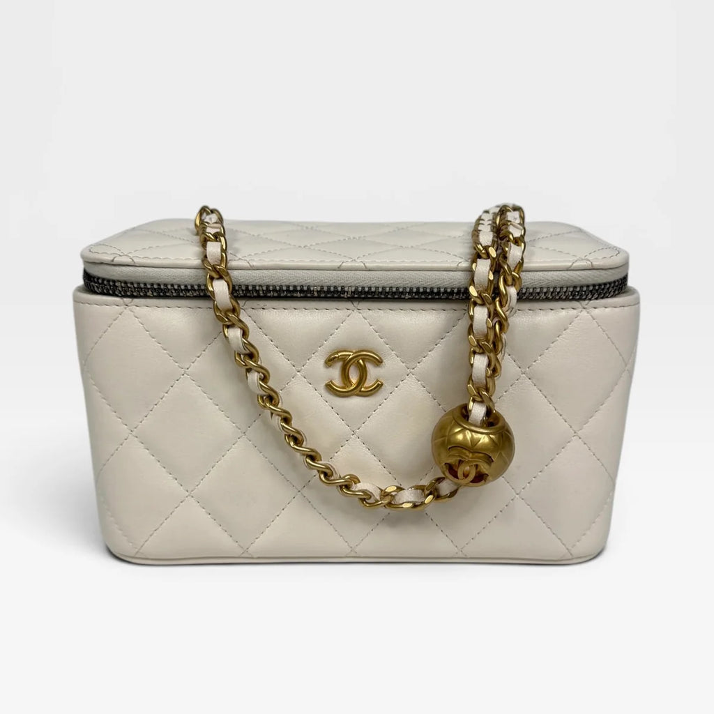 CHANEL QUILTED PEARL CRUSH MINI VANITY IN WHITE LAMBSKIN LEATHER WITH AGED GOLD HARDWARE
