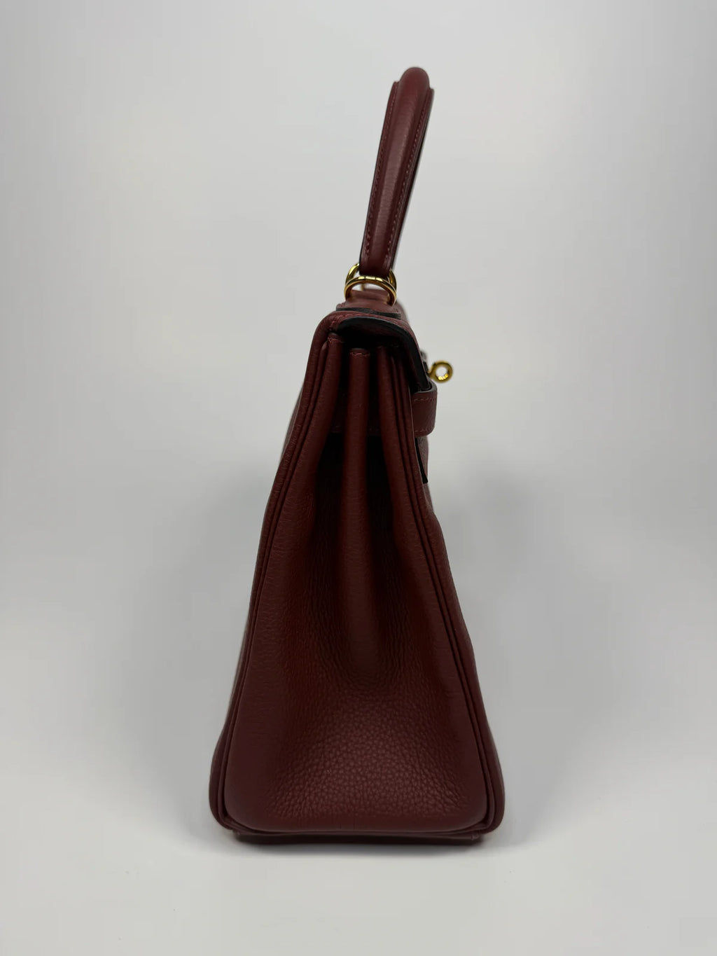 HERMÈS KELLY 28 IN ROUGE H TOGO LEATHER WITH GOLD HARDWARE