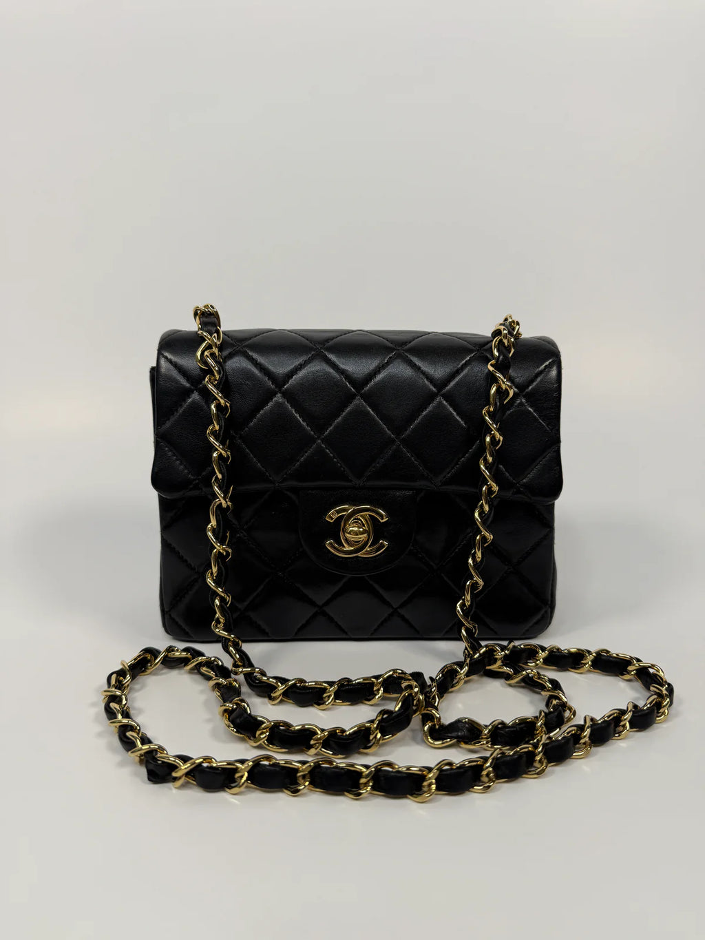 CHANEL BLACK SQUARE VINTAGE FLAP BAG IN LAMBSKIN WITH GOLD HARDWARE