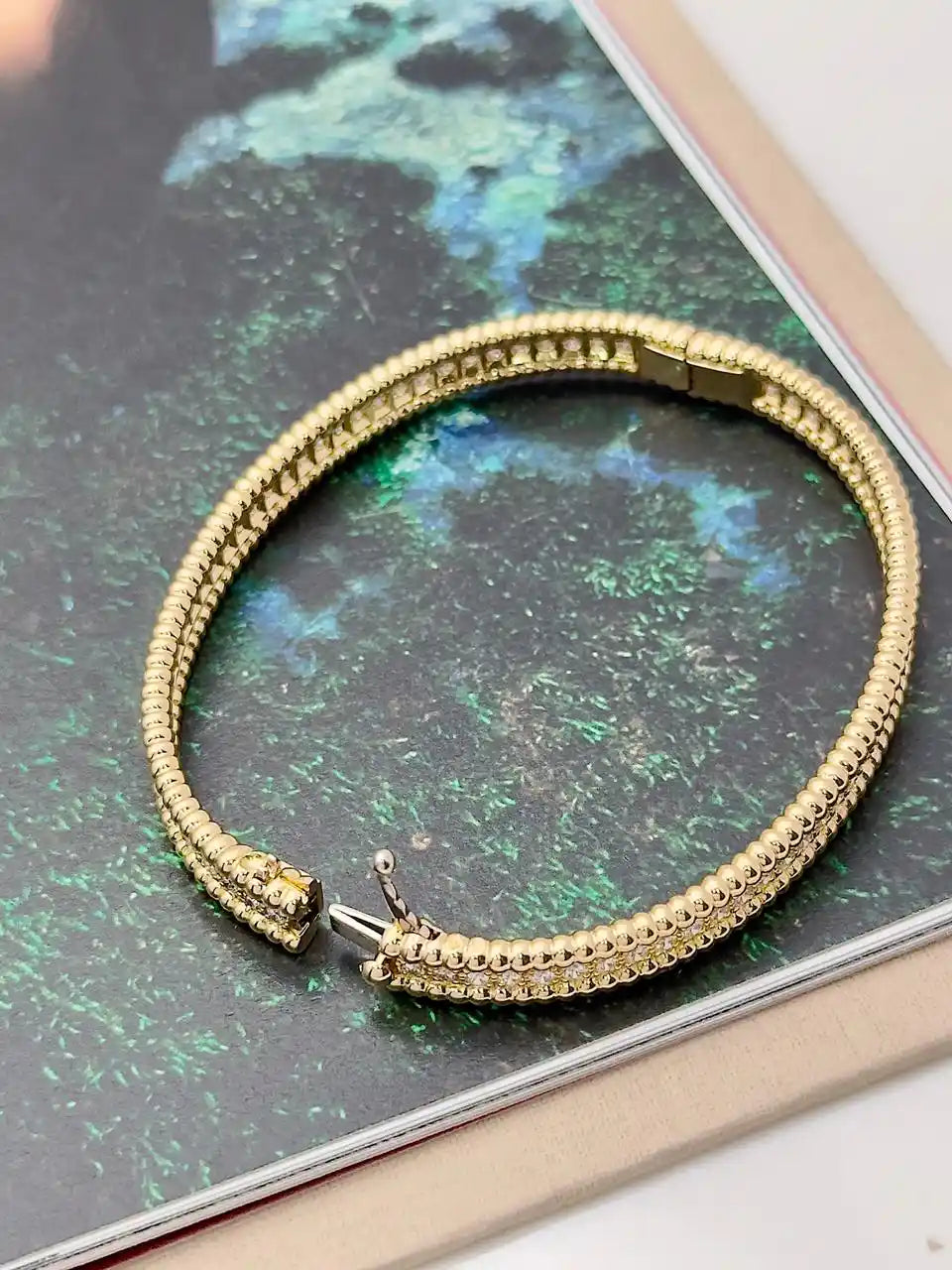 Van Cleef And Arpels Perlee Diamonds Bracelet Size 17 VCARP27B00