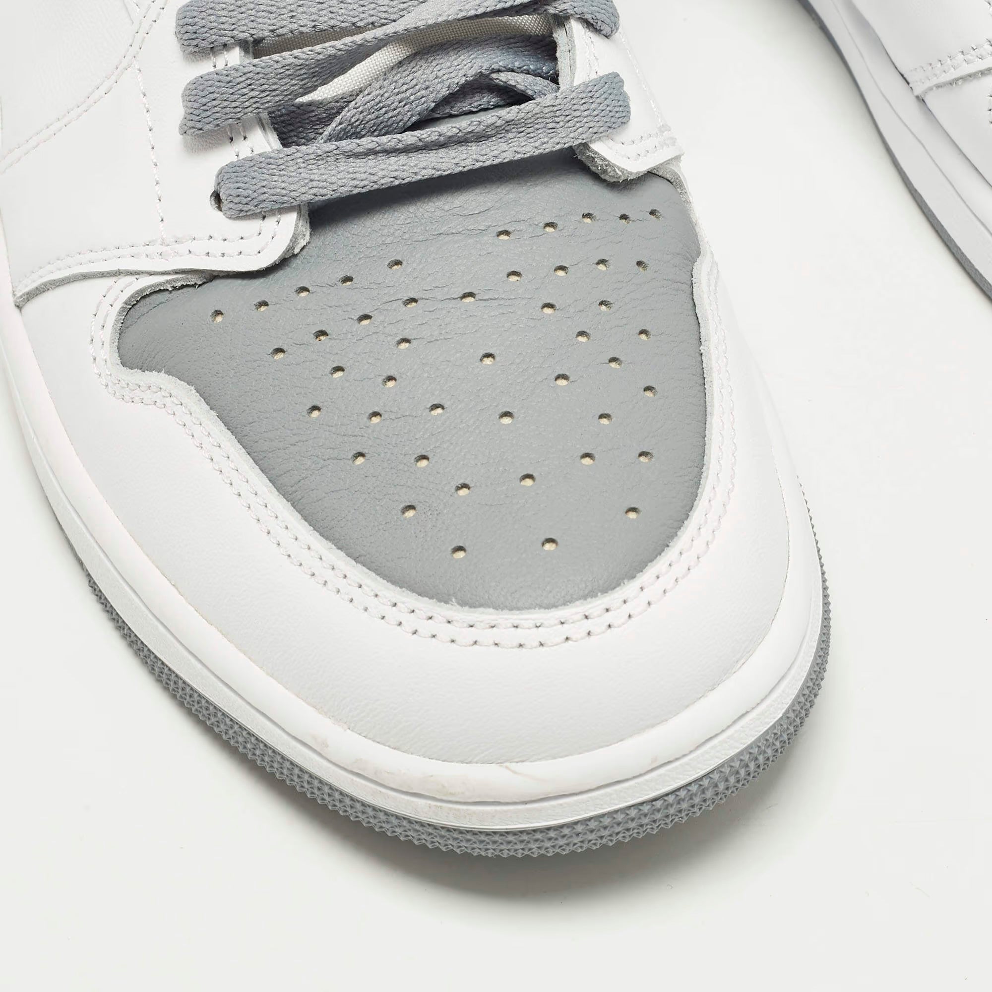 Air Jordans Jordan 1 Retro OG Stealth Size 44.5 White/Grey Leather High Top Sneakers
