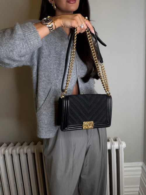 CHANEL BLACK CHEVRON FABRIC & LAMBSKIN LEATHER MEDIUM BOY BAG WITH GOLD HARDWARE
