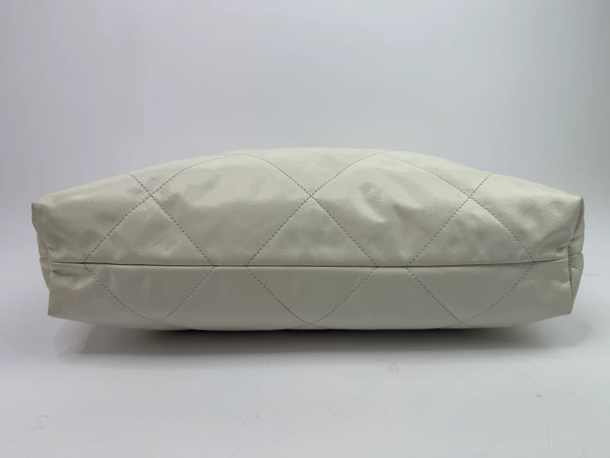 CHANEL 22 MEDIUM IN WHITE CALFSKIN LEATHER WITH GHW