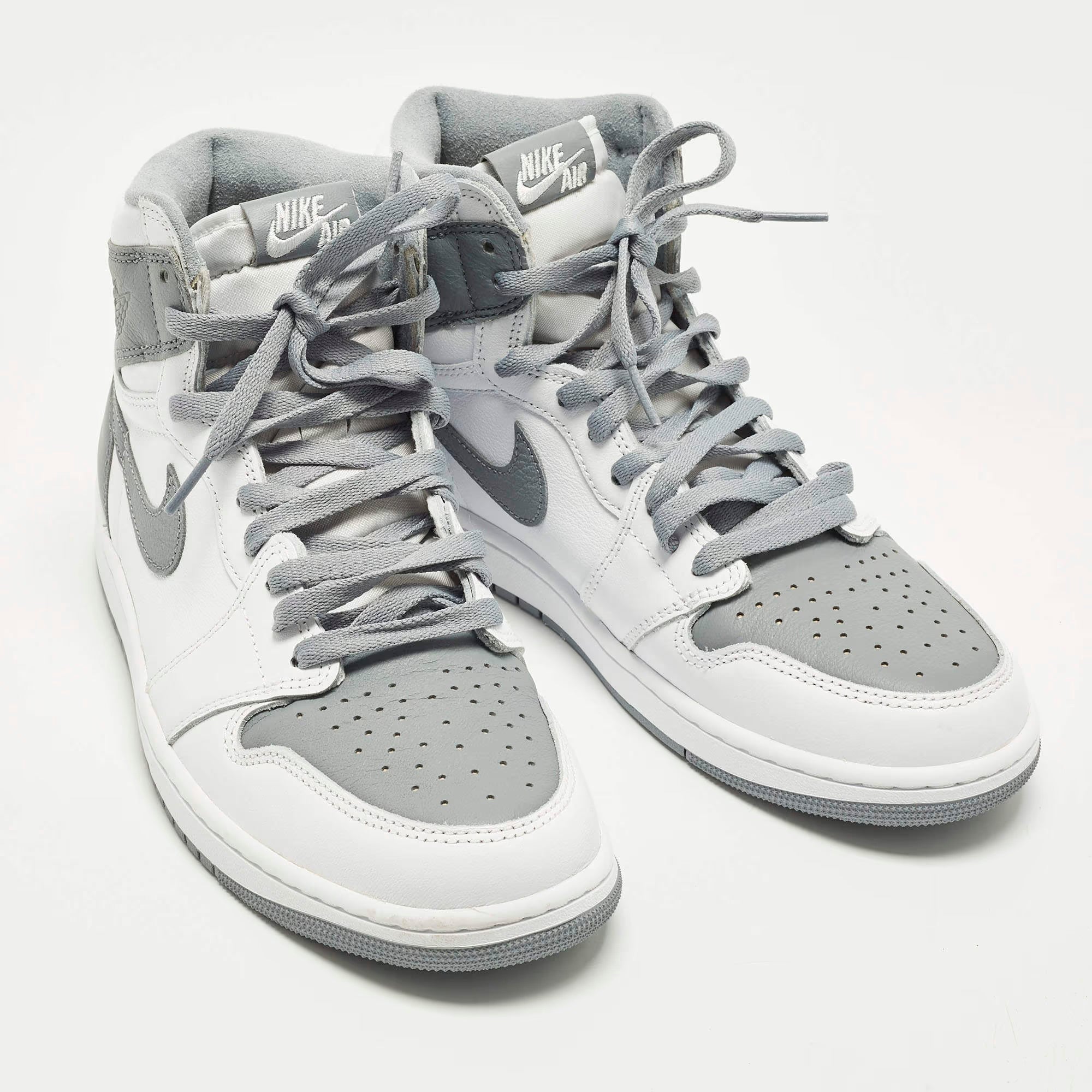 Air Jordans Jordan 1 Retro OG Stealth Size 44.5 White/Grey Leather High Top Sneakers