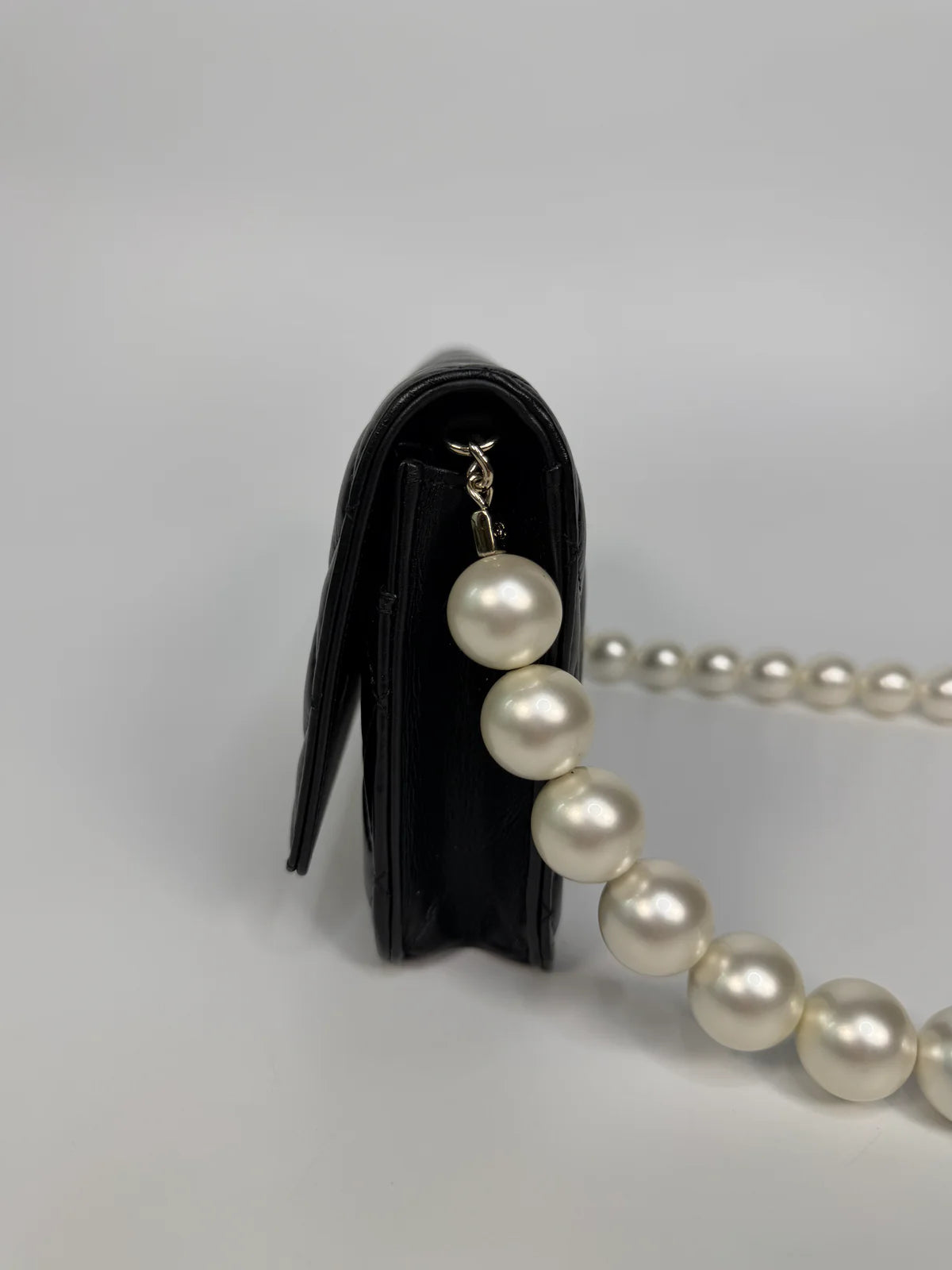 CHANEL PEARL WALLET ON CHAIN IN BLACK LAMBSKIN LEATHER WITH PALE GOLD HARDWARE