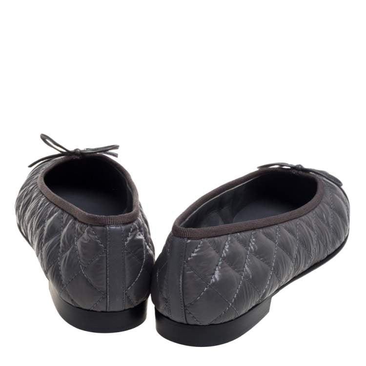 Chanel Grey/Black Quilted Leather Bow CC Cap Toe Ballet Flats Size 38.5