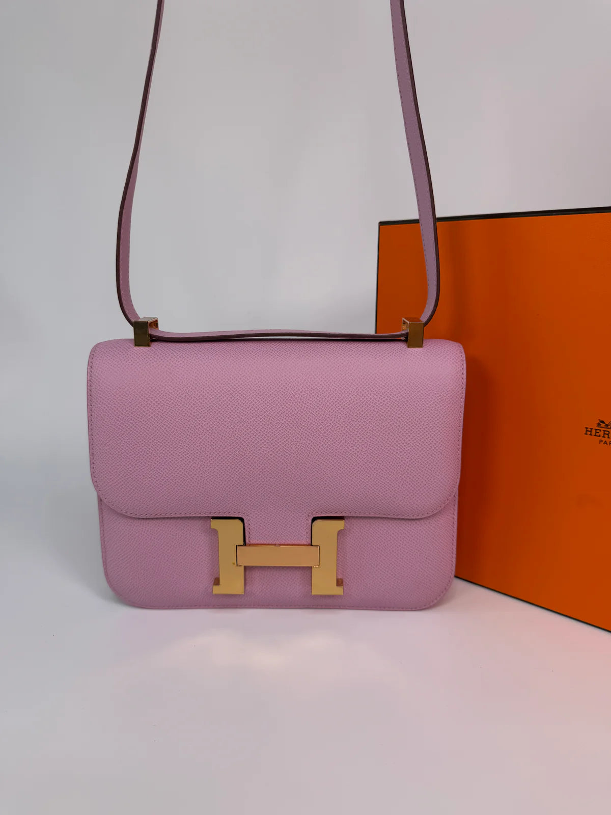 HERMÈS CONSTANCE 22 IN MAUVE SYLVESTER EPSOM LEATHER WITH GOLD HARDWARE