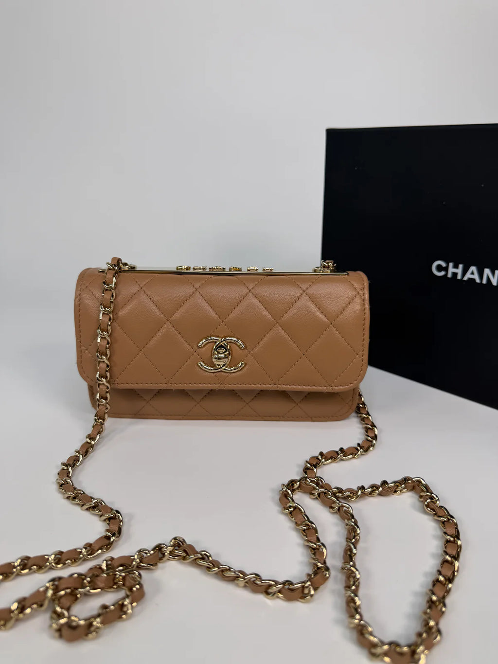CHANEL TRENDY WALLET ON CHAIN IN BEIGE LAMBSKIN WITH GOLD HARDWARE