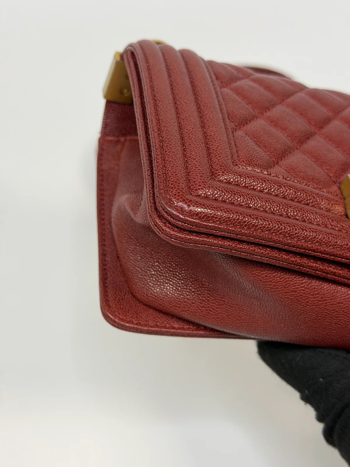 CHANEL SMALL LE BOY BAG IN BURGUNDY CAVIAR LEATHER WITH AGED GOLD HARDWARE
