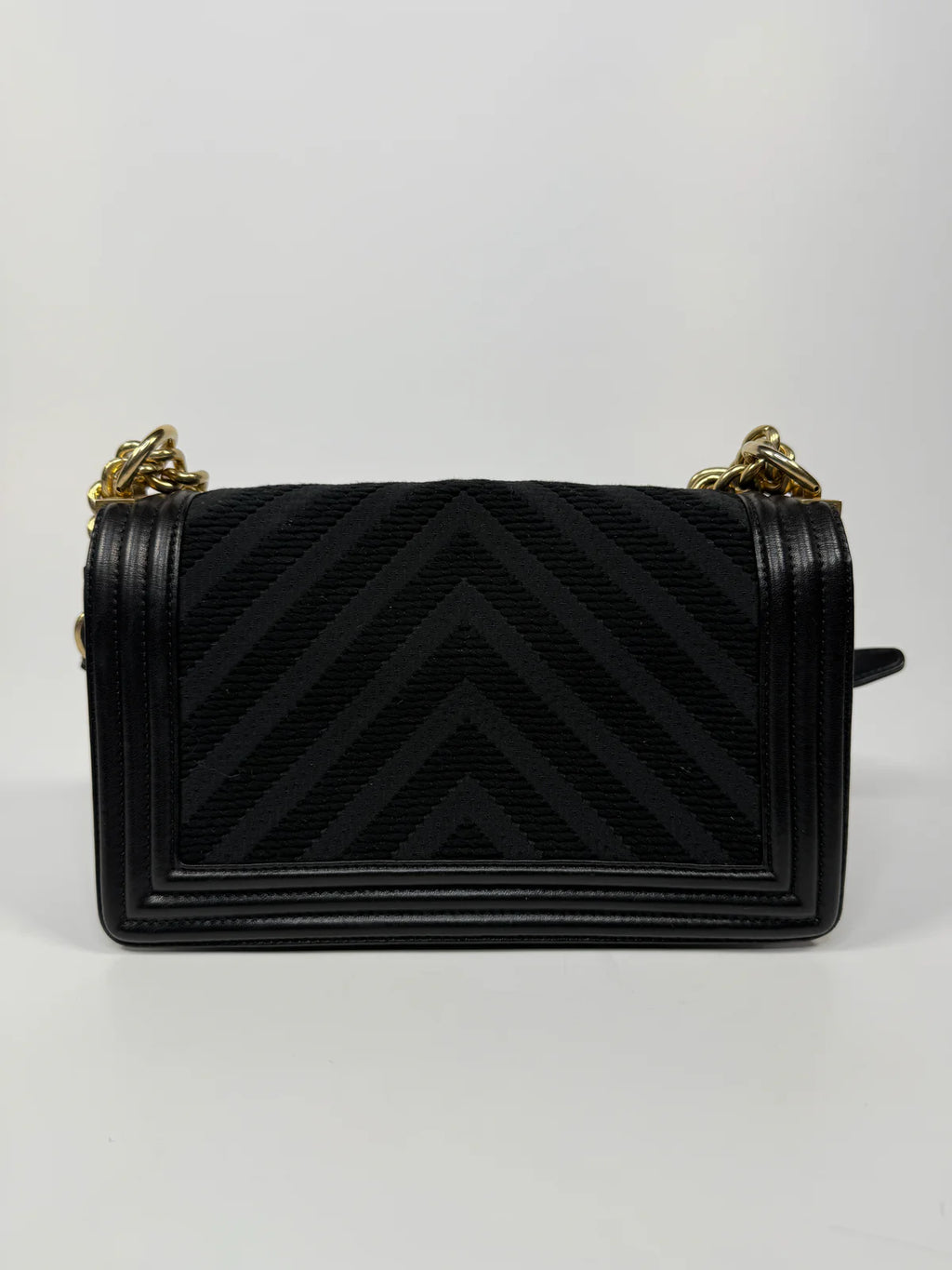 CHANEL BLACK CHEVRON FABRIC & LAMBSKIN LEATHER MEDIUM BOY BAG WITH GOLD HARDWARE