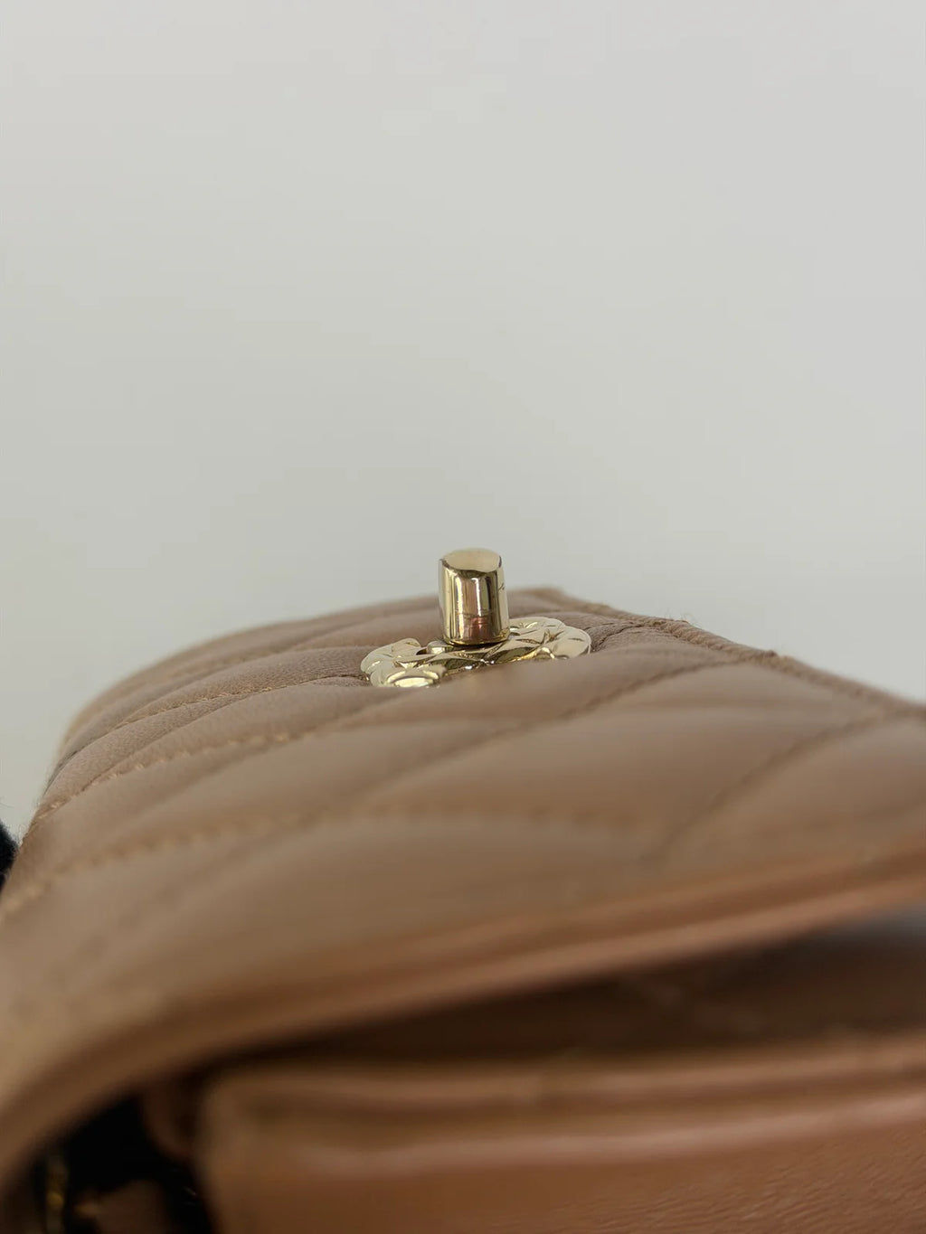 CHANEL TRENDY WALLET ON CHAIN IN BEIGE LAMBSKIN WITH GOLD HARDWARE