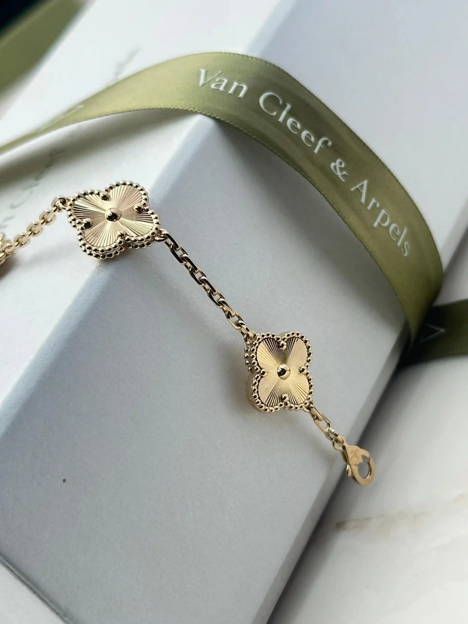 Van Cleef And Arpels Vintage Alhambra Bracelet VCARP3JK00