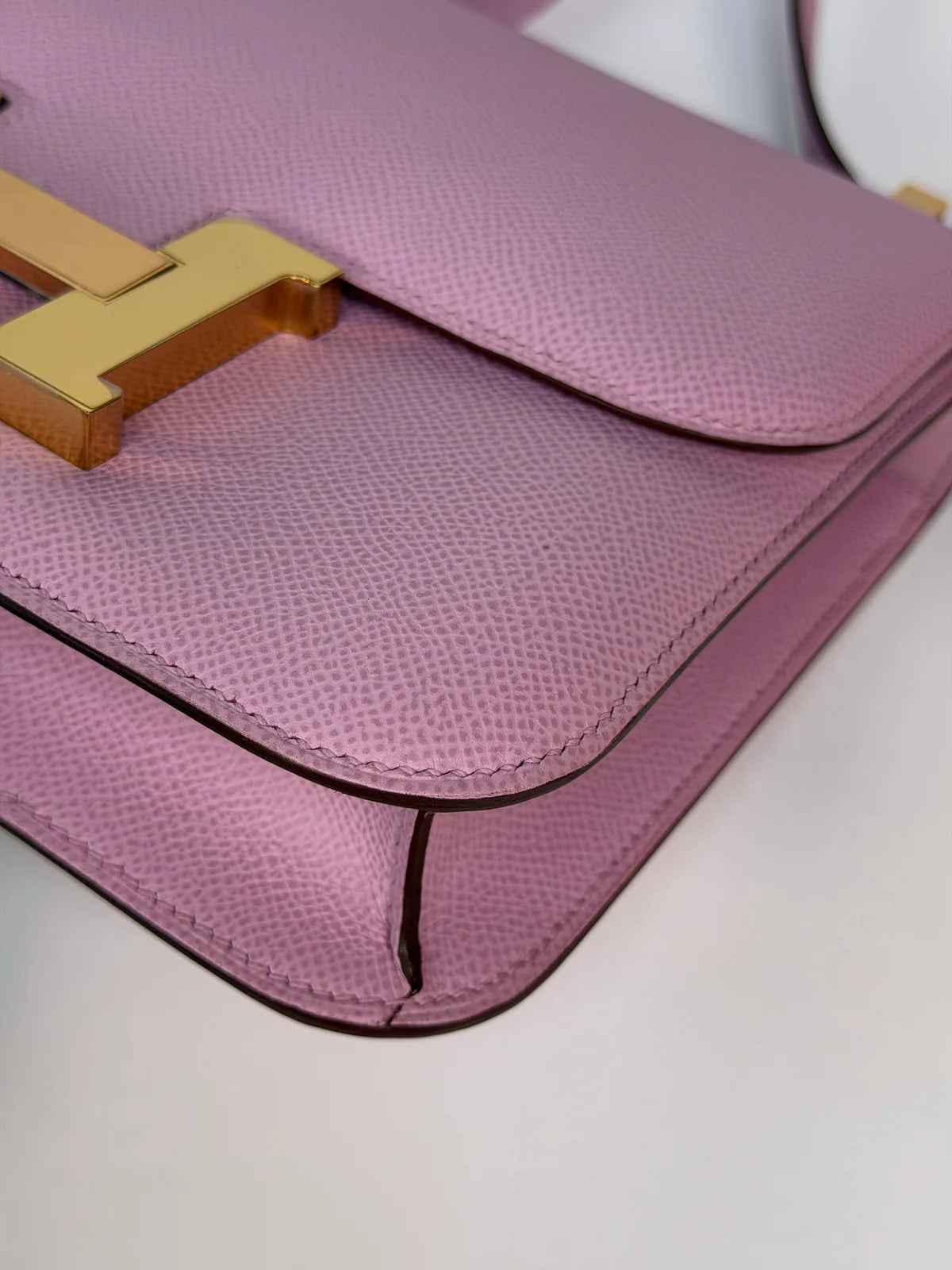 HERMÈS CONSTANCE 22 IN MAUVE SYLVESTER EPSOM LEATHER WITH GOLD HARDWARE