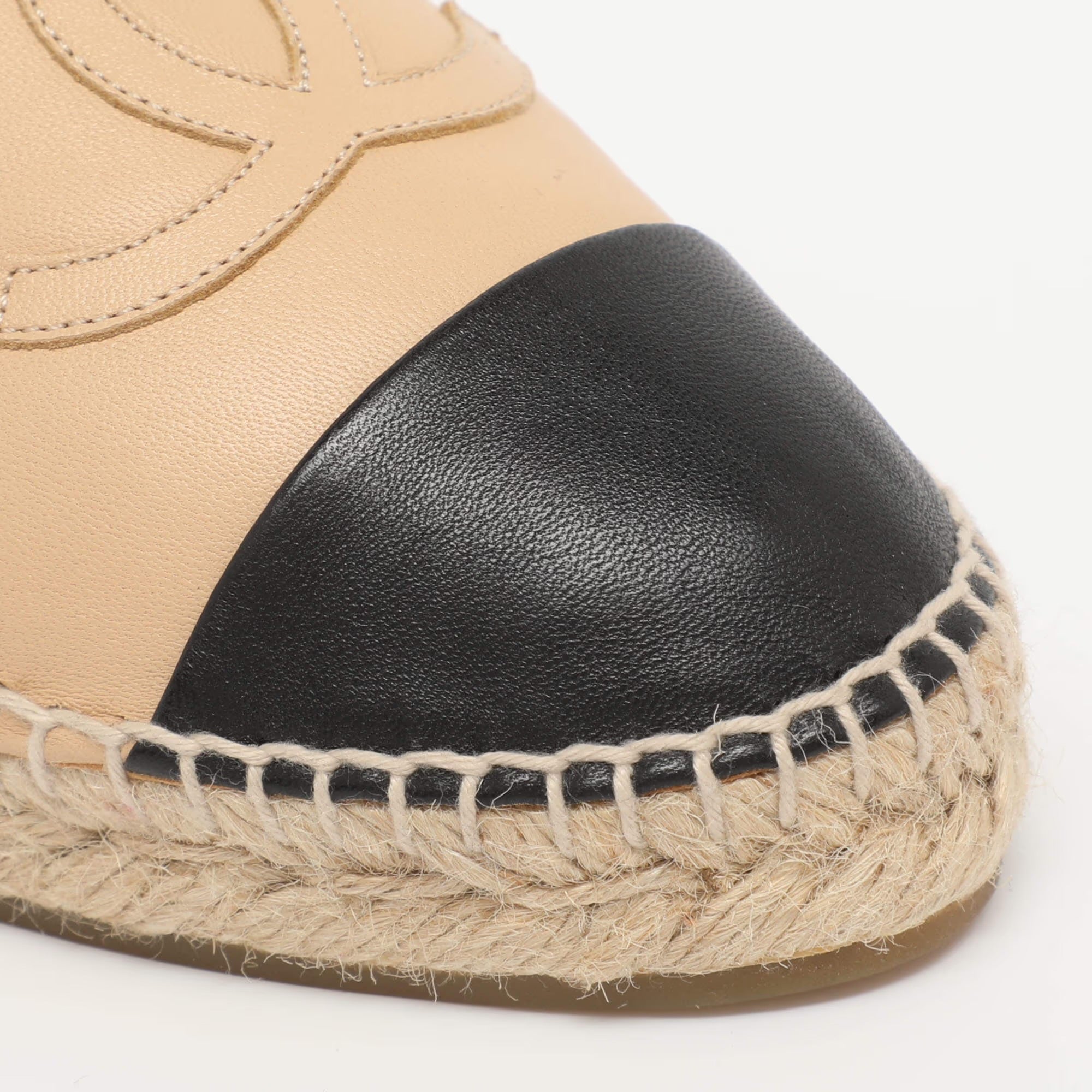 Chanel CC Cap Toe Size 38 Beige/Black Leather Espadrille Flats