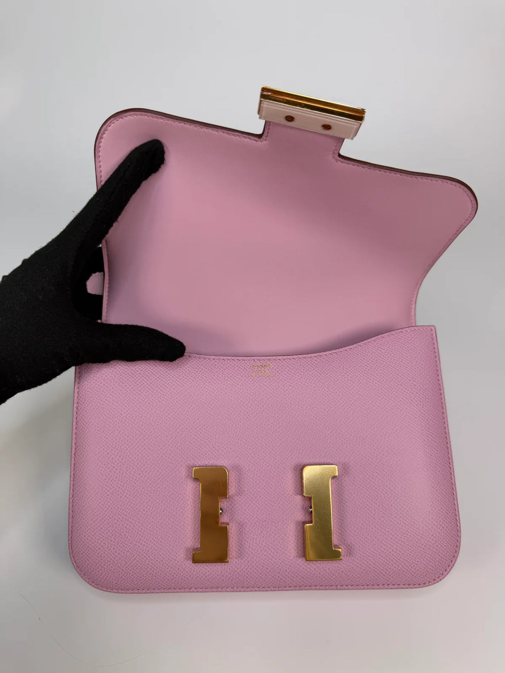HERMÈS CONSTANCE 22 IN MAUVE SYLVESTER EPSOM LEATHER WITH GOLD HARDWARE