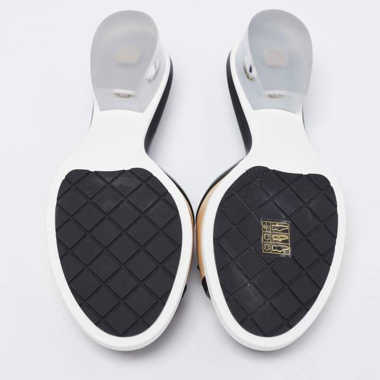 Chanel Beige/Black Leather Logo Slide Sandals Size 40.5