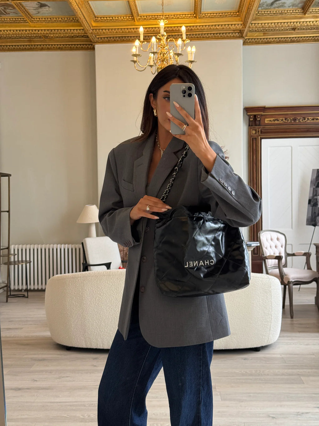 CHANEL 22 HANDBAG IN BLACK CALFSKIN LEATHER WITH SHW
