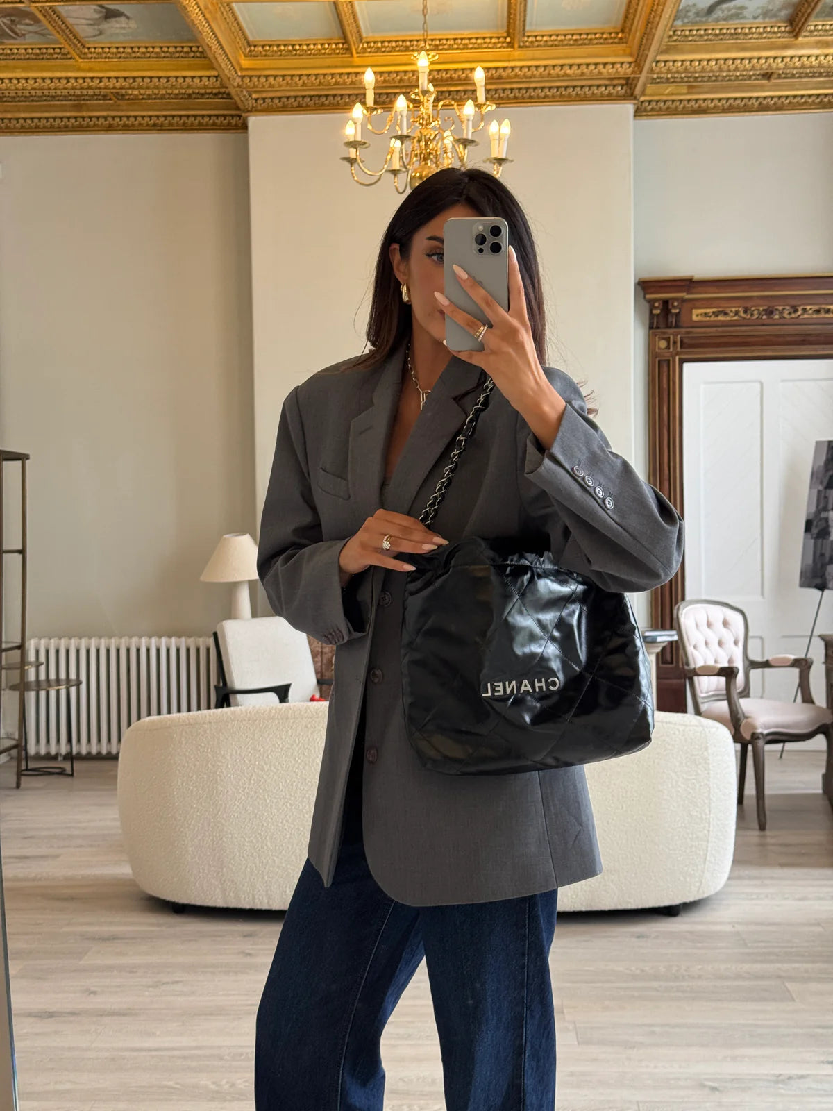 CHANEL 22 HANDBAG IN BLACK CALFSKIN LEATHER WITH SHW