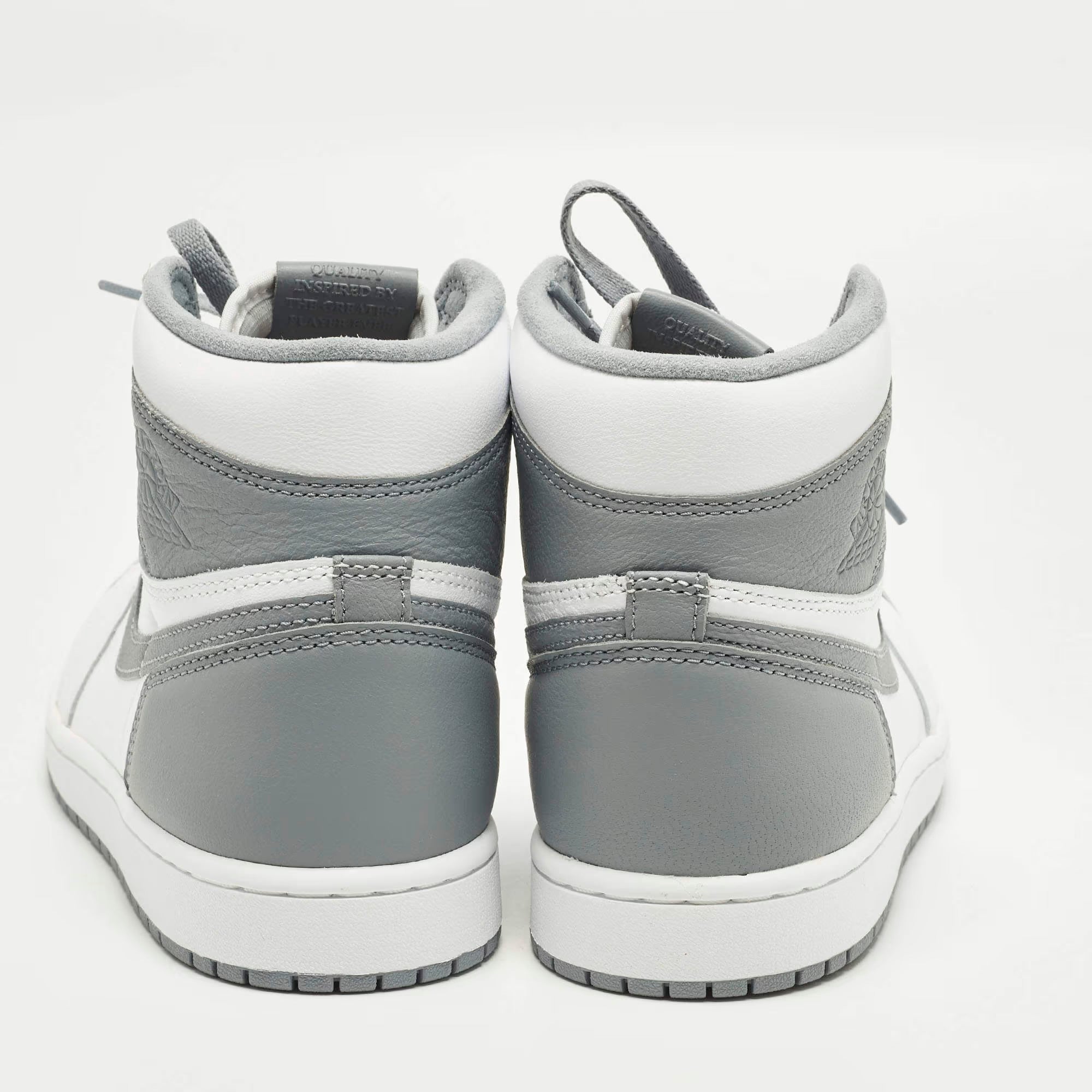 Air Jordans Jordan 1 Retro OG Stealth Size 44.5 White/Grey Leather High Top Sneakers