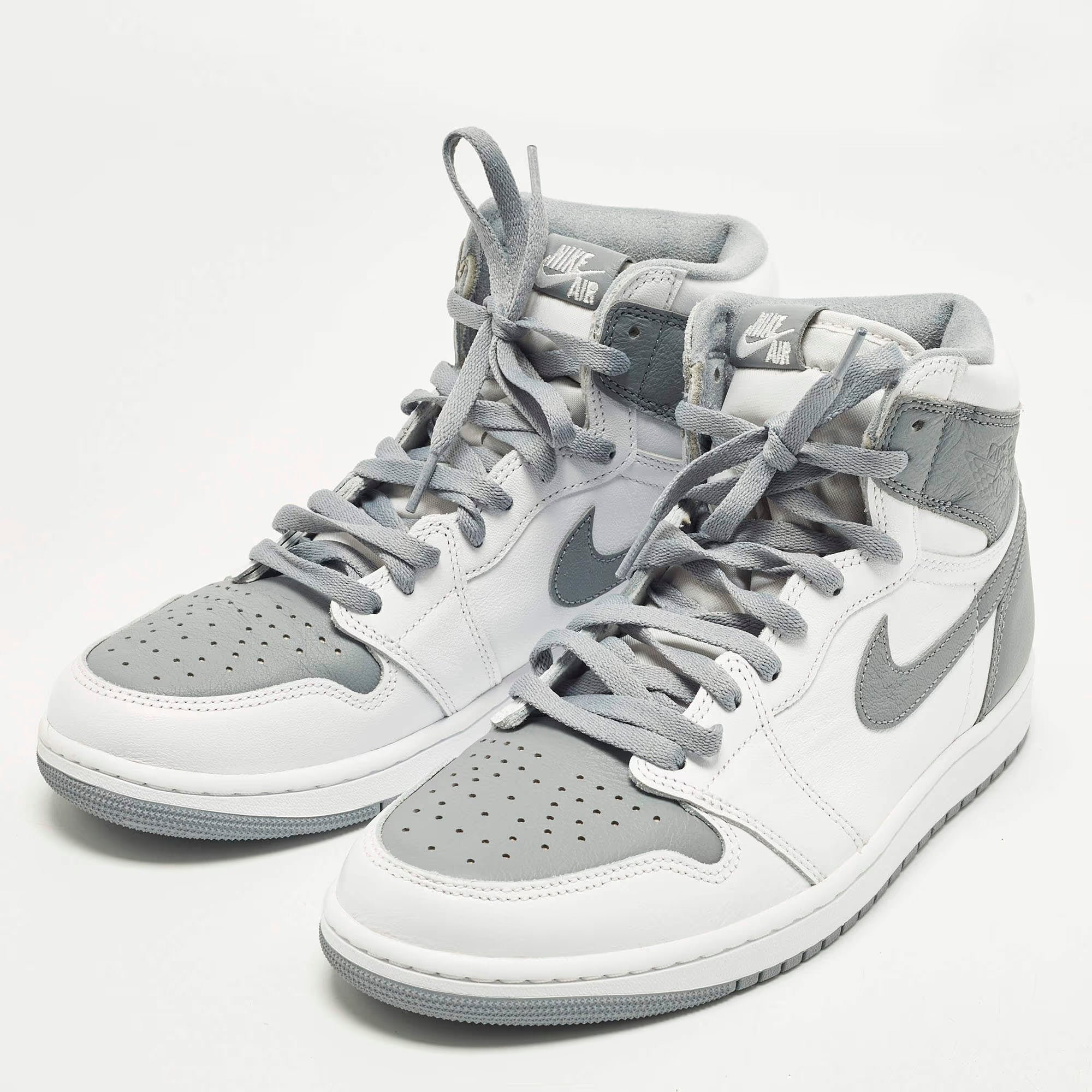 Air Jordans Jordan 1 Retro OG Stealth Size 44.5 White/Grey Leather High Top Sneakers